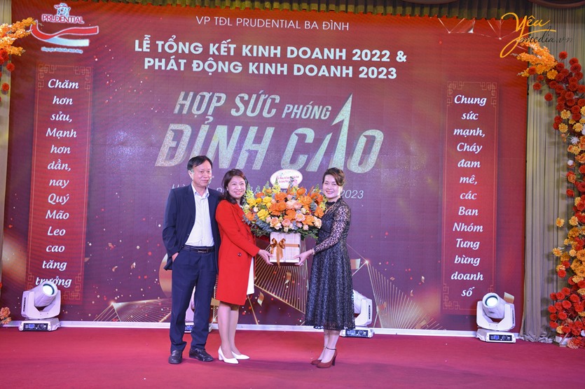 ảnh chụp sự kiện lễ tổng kết kinh doanh 2022 & phát động kinh doanh 2023 của công ty