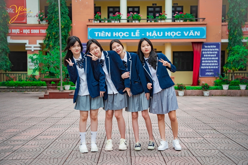 Chụp ảnh kỷ yếu cho học sinh lớp 9 trường THCS Nguyễn Phong Sắc