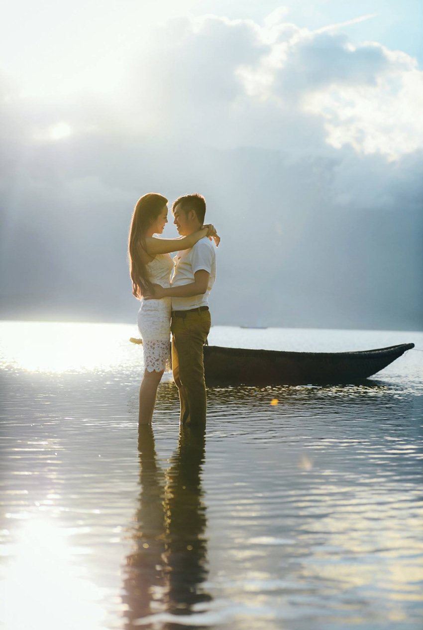 chụp ảnh cưới ở đường đeo và hồ nước