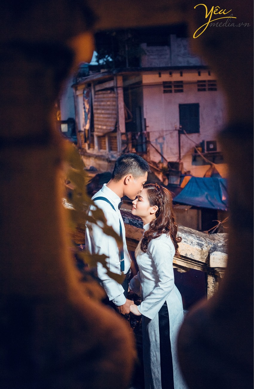 chụp ảnh cưới phong cách hoài cổ áo dài tại ga long biên