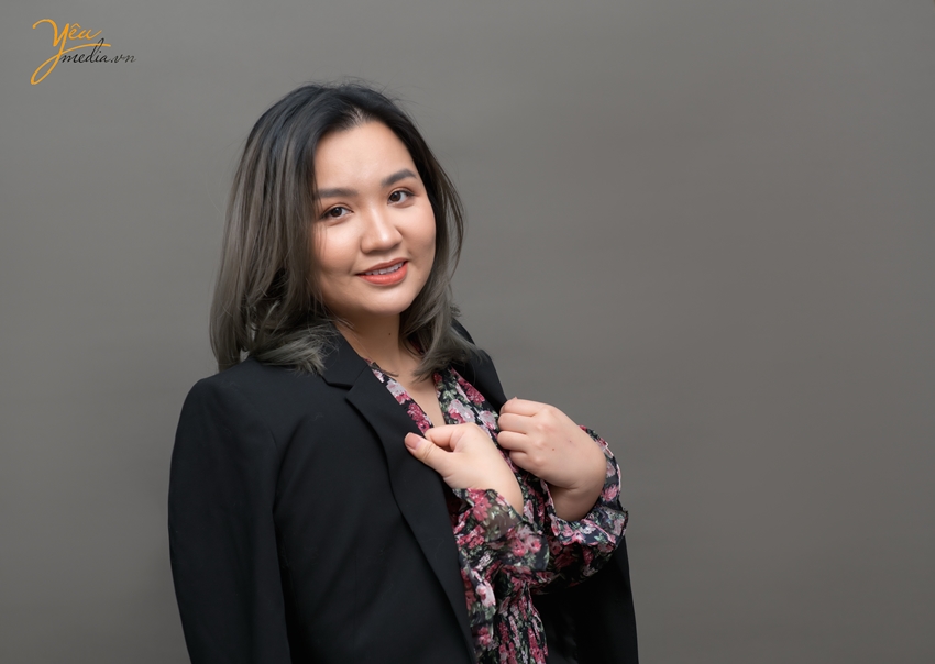 Bộ ảnh chụp chân dung nghề nghiệp trong studio của bạn Tú Anh 
