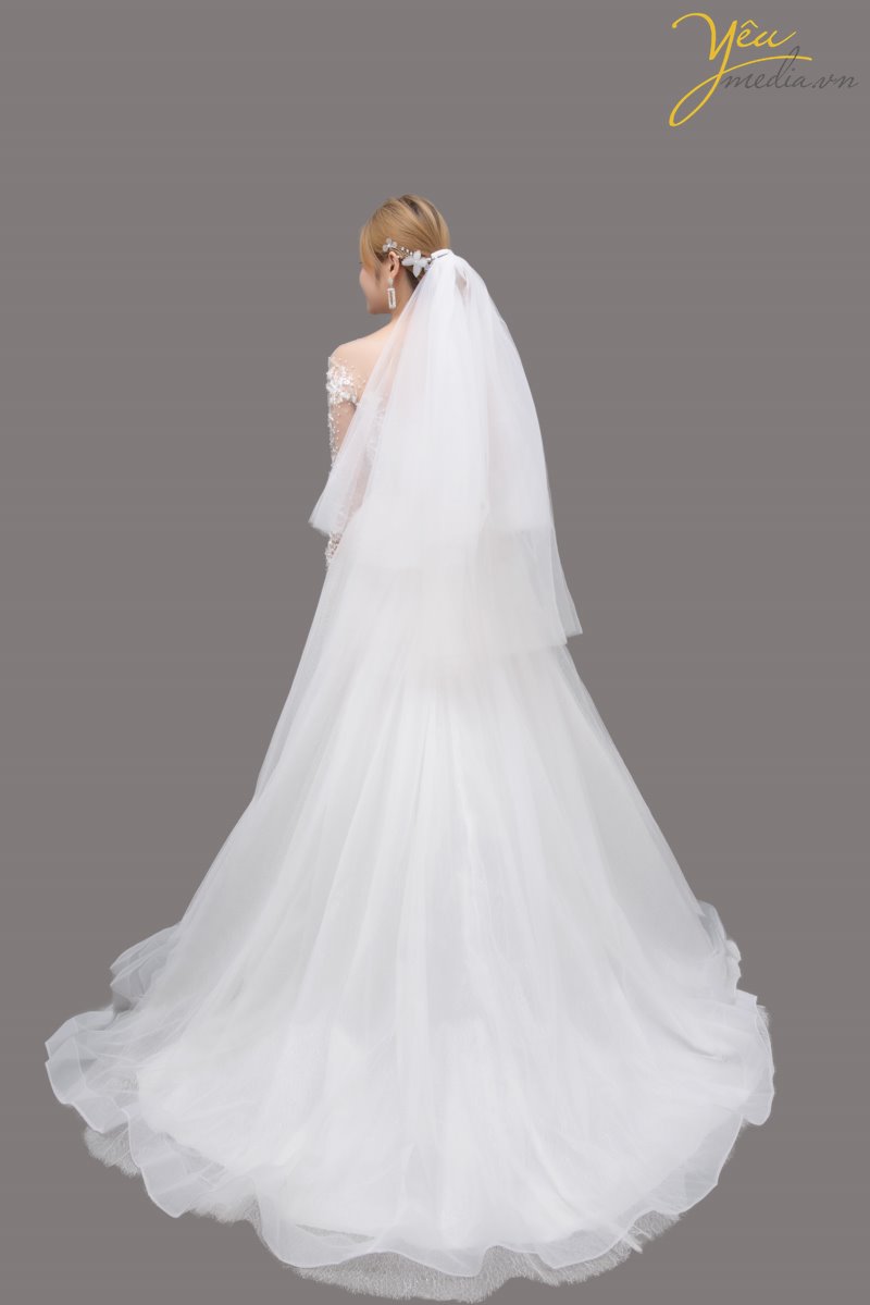 Váy cưới Nexy với hàng ngọc trai được đính cườm sang trọng trên ngực váy và thân váy sẽ làm tôn lên vẻ đẹp của cô dâu trong ngày cưới rực rỡ. 