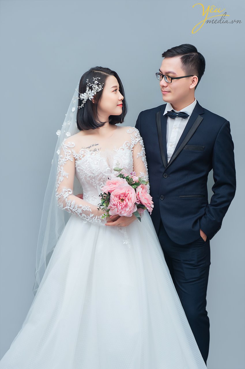 Chụp ảnh cưới trong studio đơn giản mà đẹp: cặp Bảo - Sương