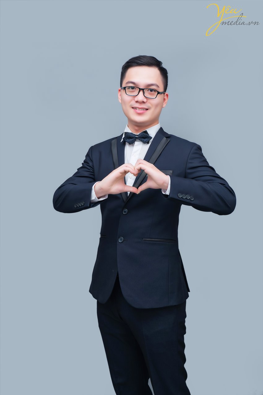 Chúng tôi còn nhớ cách đây khoảng 5 năm thì chụp trong studio dành cho các khách hàng mong muốn có bộ ảnh đẹp với chi phí tiết kiệm. Nhưng ngày nay thì điều đó hoàn toàn không phải là lý do của các cặp đôi.  Mà xu hướng chụp ảnh cưới trong studio hiện tại đang được rất nhiều cặp đôi lựa chọn bởi ý tưởng cho bộ album trong studio hiện nay khá đa dạng và đẹp.