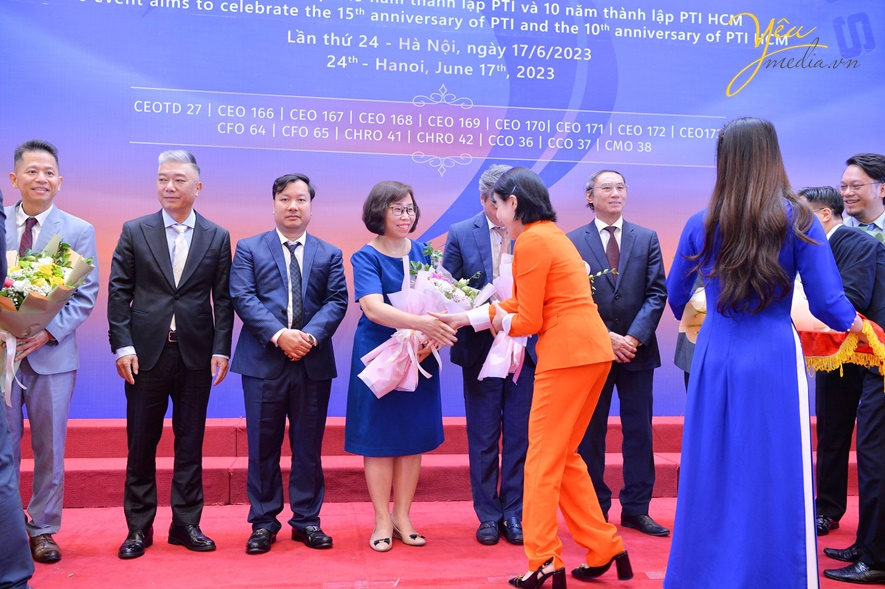 sự kiện tôn vinh sự học doanh nhân PTI convocation 