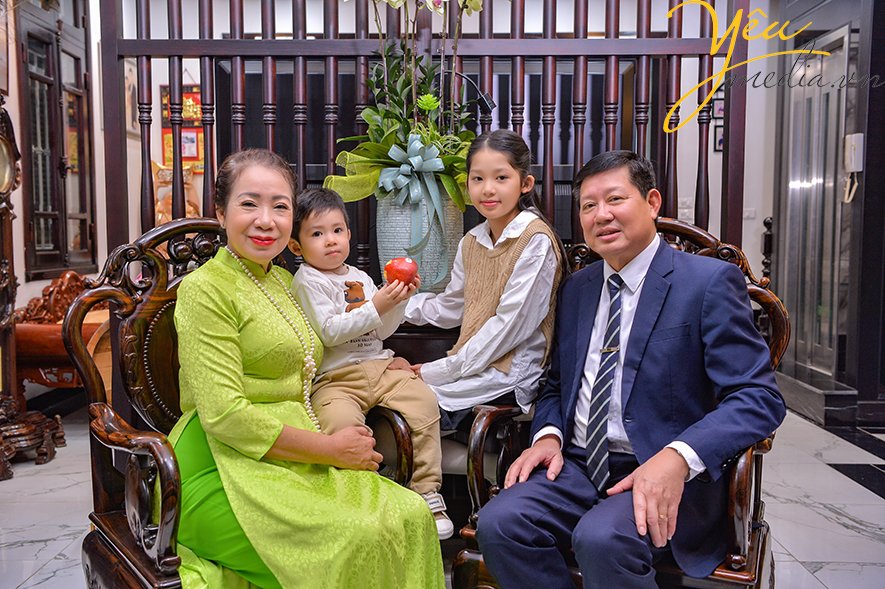 Bộ ảnh gia đình nhà cô Hoa chụp tại nhà 