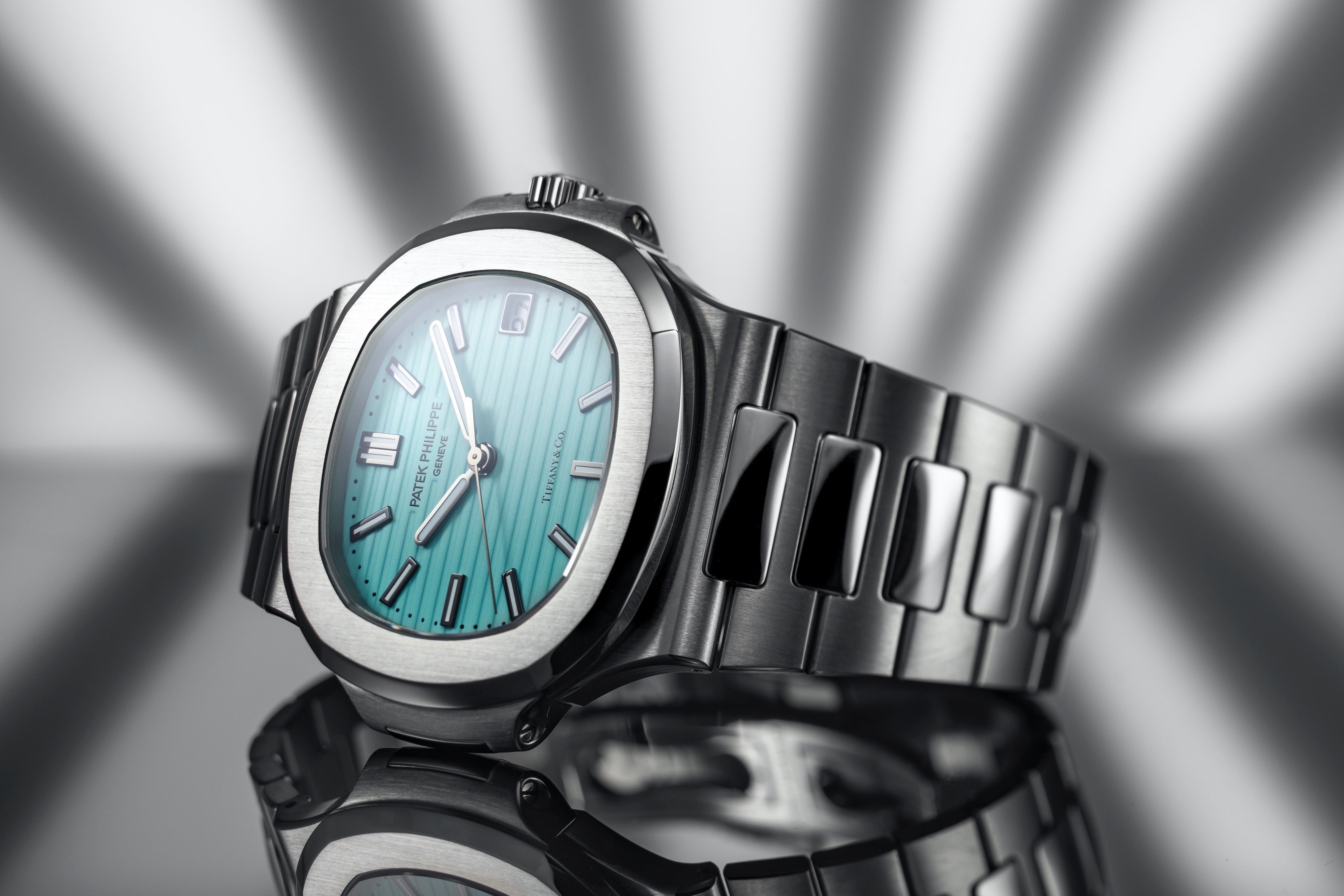 Lộ diện chủ nhân của chiếc đồng hồ Patek Philippe Nautilus 5711 Tiffany-Blue 6,5 triệu USD