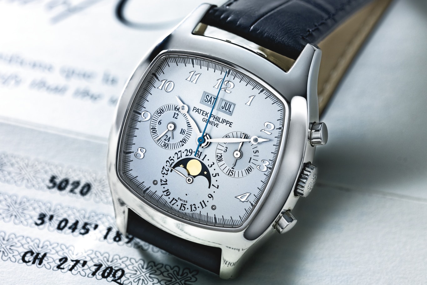 Bạn có thích dáng vỏ “Tivi” của đồng hồ Patek Philippe lịch vạn niên mã hiệu 5020?
