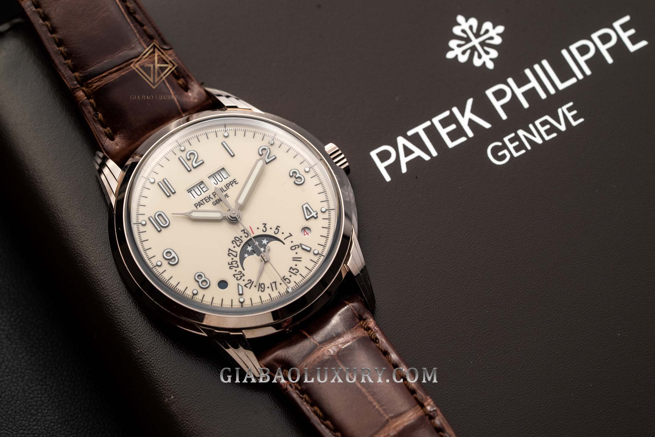 Review đồng hồ Patek Philippe Grand Complications 5320G