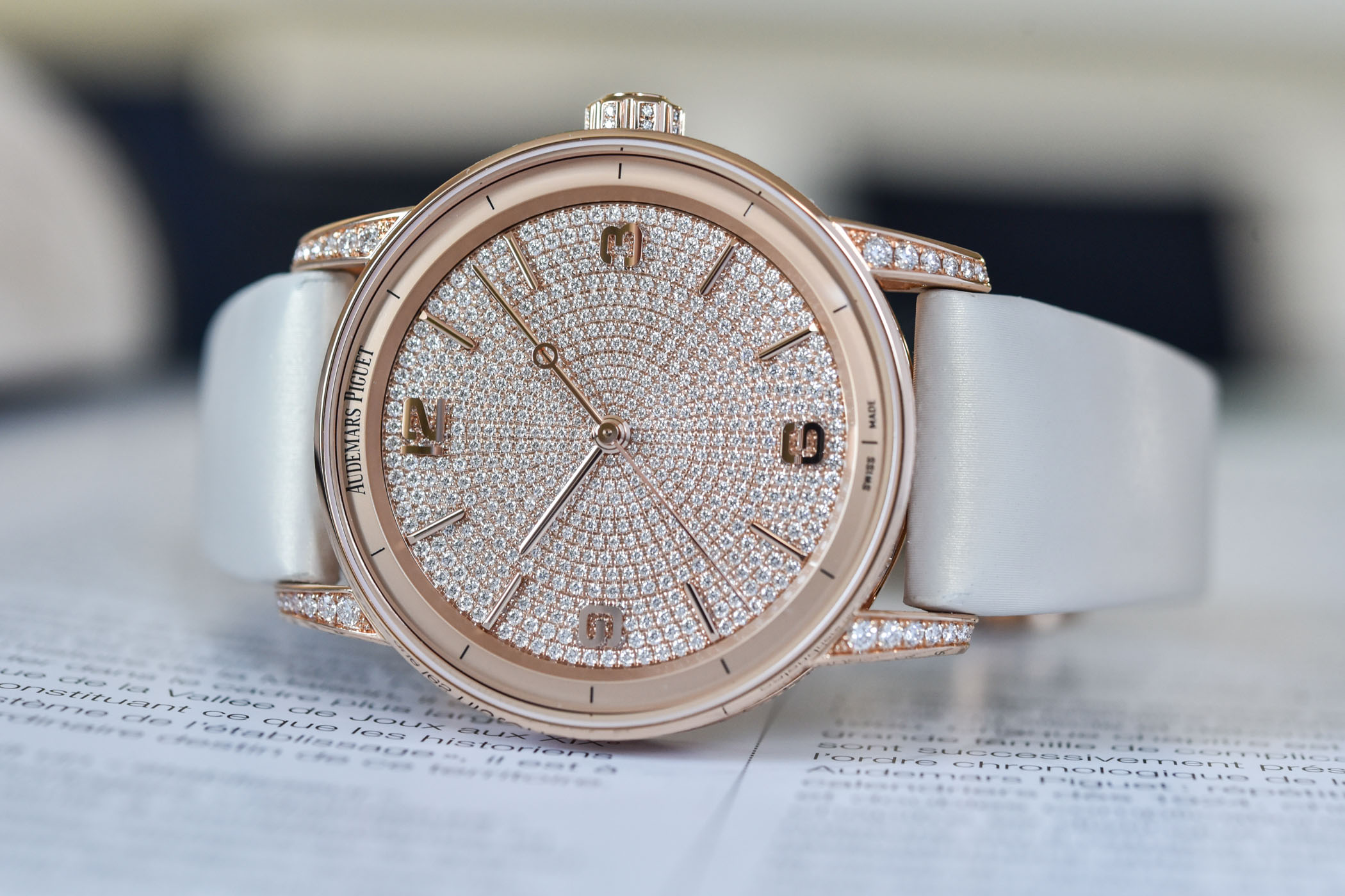 Bộ đôi đồng hồ Audemars Piguet CODE 11.59 phủ kín kim cương lấp lánh