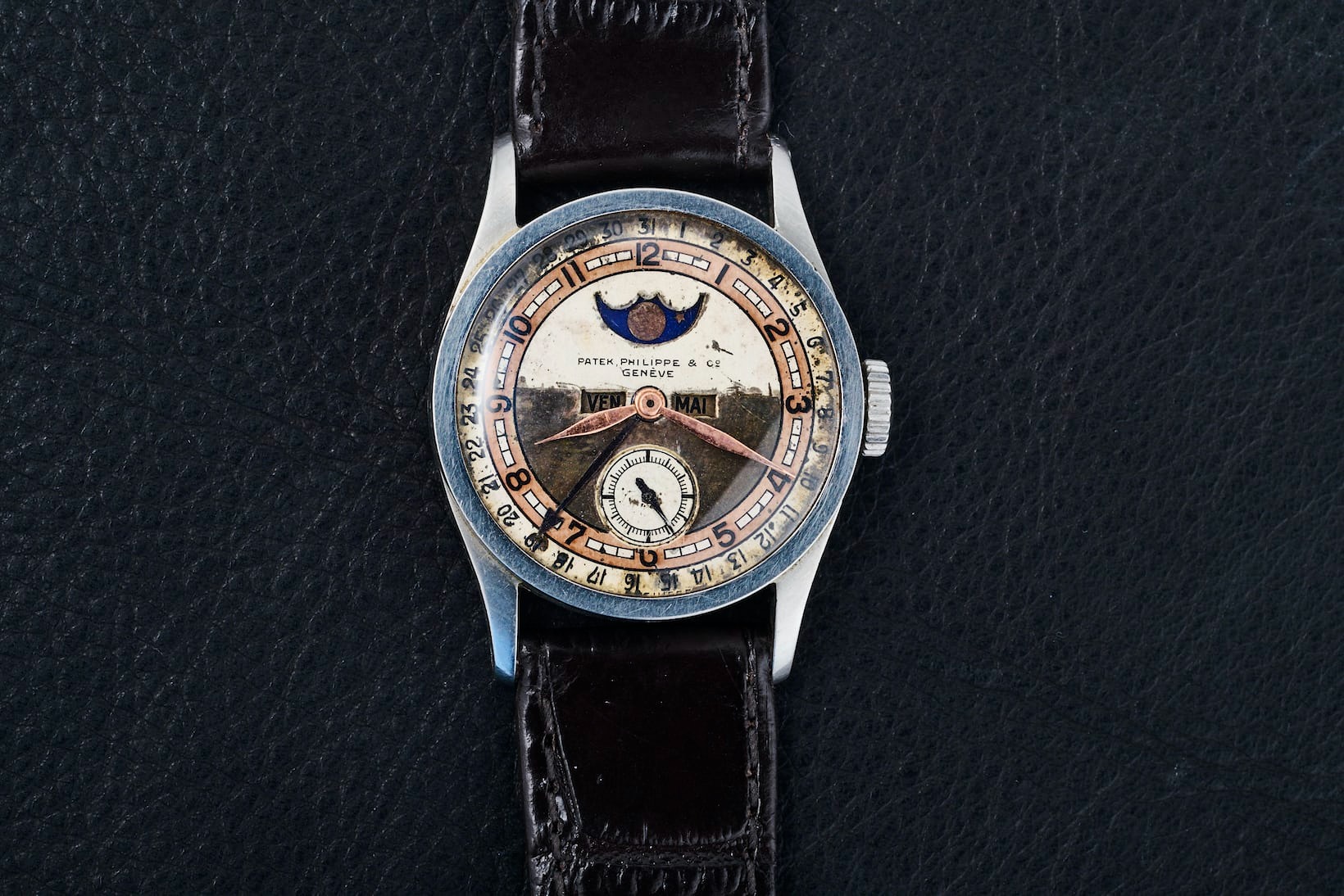 Đồng hồ Patek Philippe thuộc sở hữu từ Hoàng đế cuối cùng được bán với giá 6,2 triệu USD