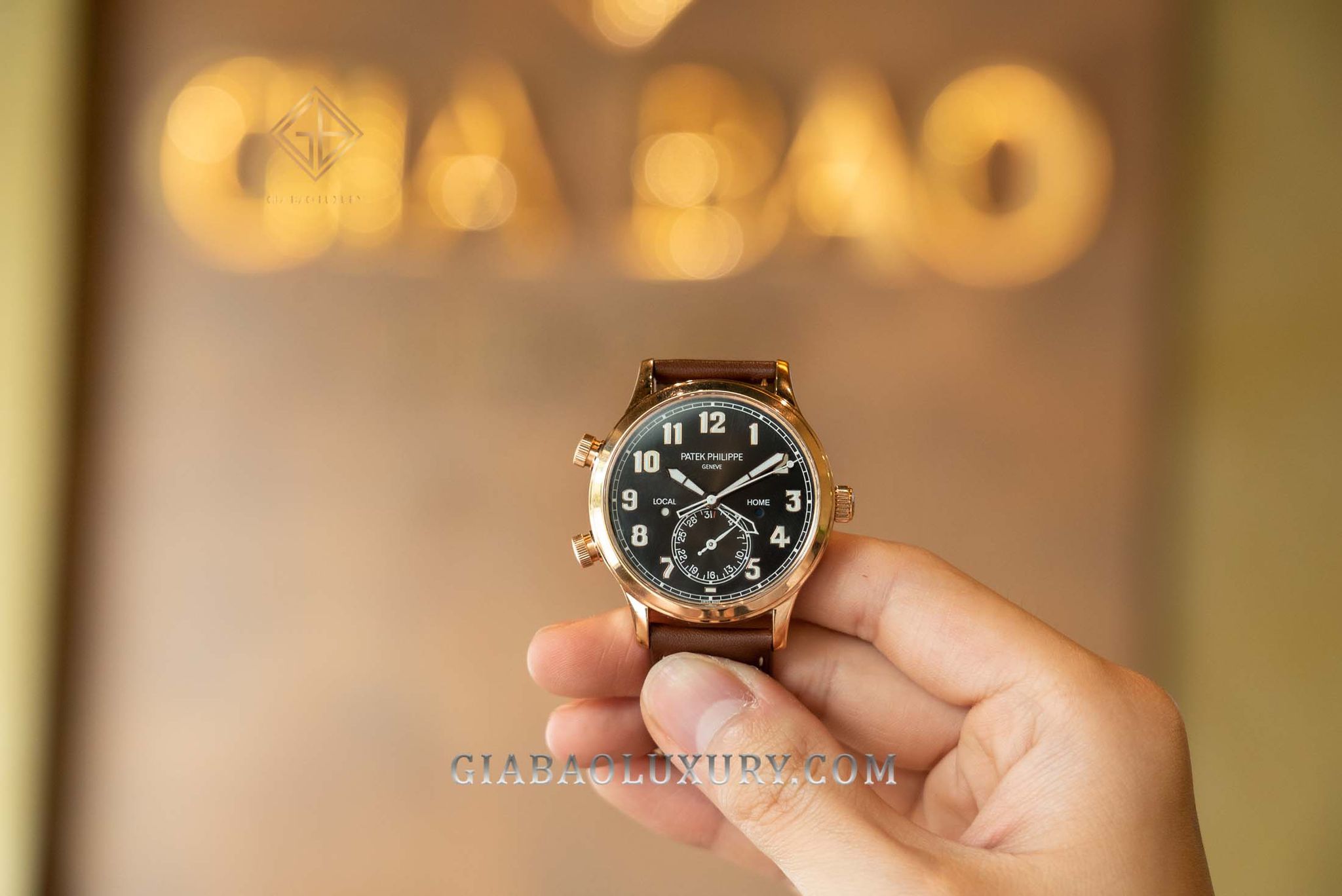 Review trải nghiệm đồng hồ Patek Philippe Calatrava Pilot Travel Time 5524R