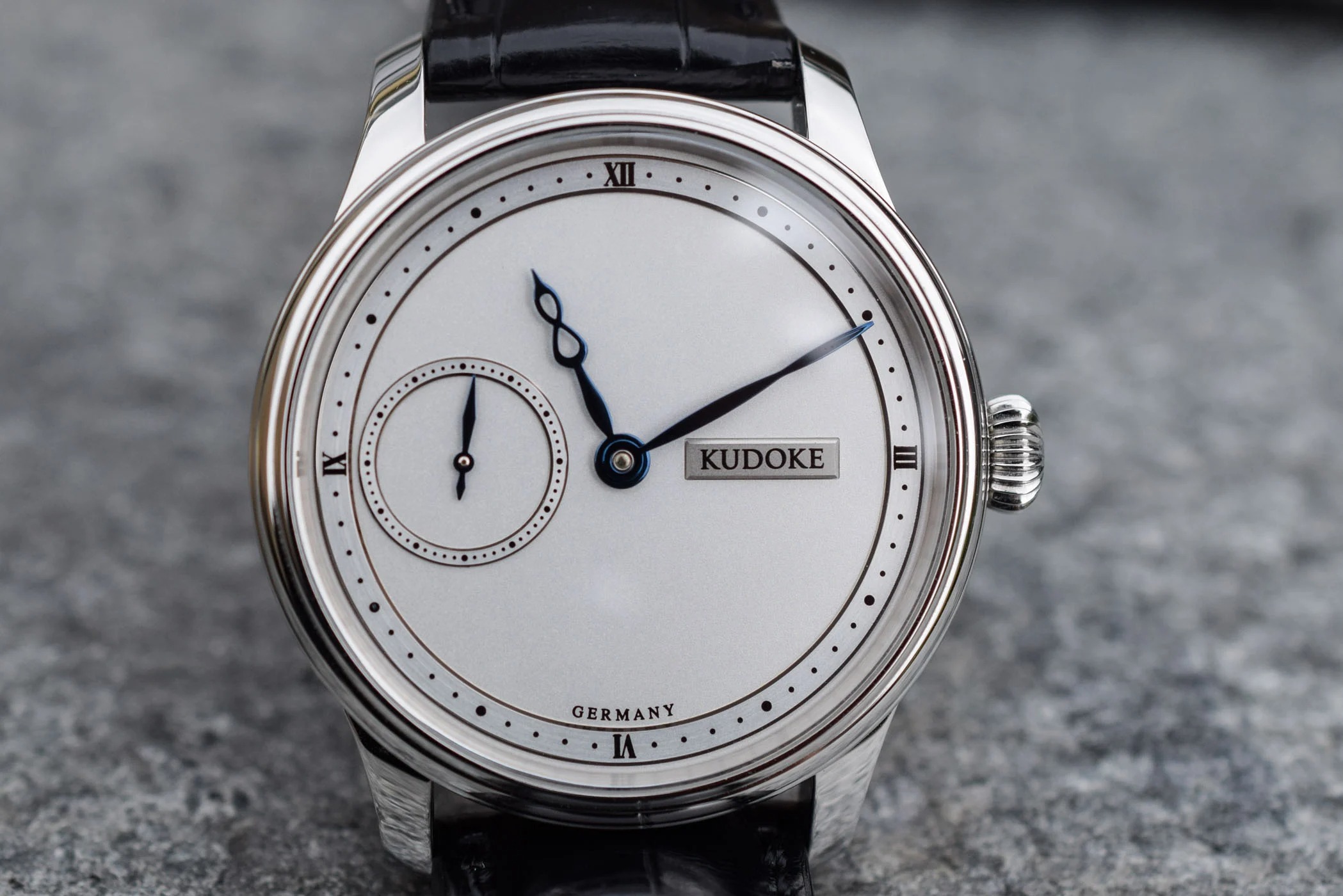 Kudoke HANDwerk 1 - Một chiếc đồng hồ thủ công điển hình của Đức