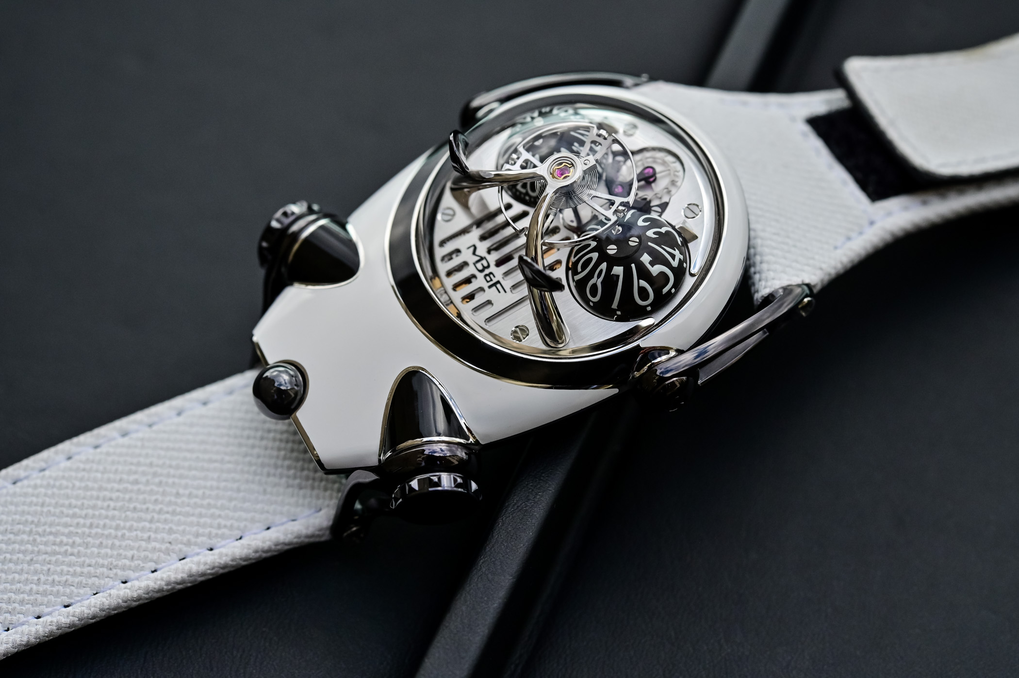 Đồng hồ MB&F HM10 Panda Only Watch 2021 độc nhất vô nhị