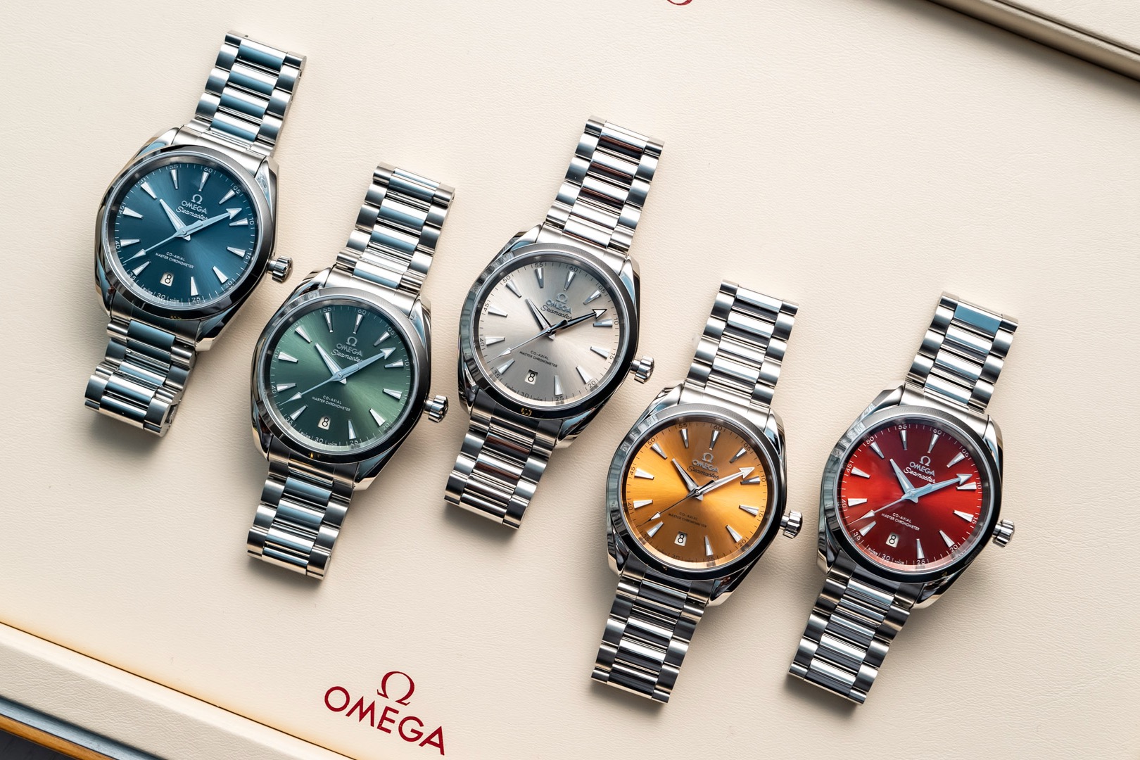 Rolex Day-Date gọi, có Omega Seamaster Aqua Terra 2022 trả lời