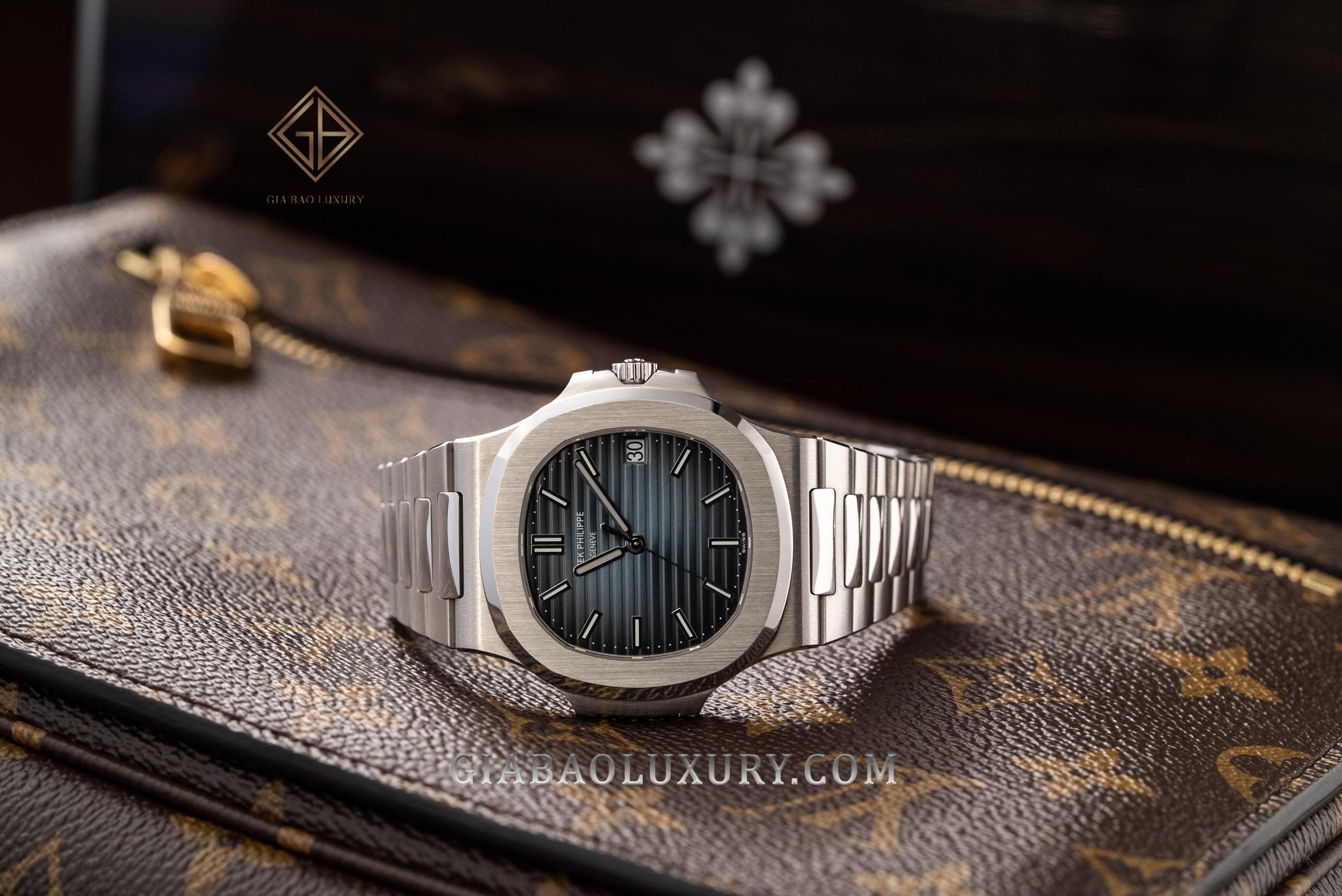 Review đồng hồ Patek Philippe Nautilus 5711/1A