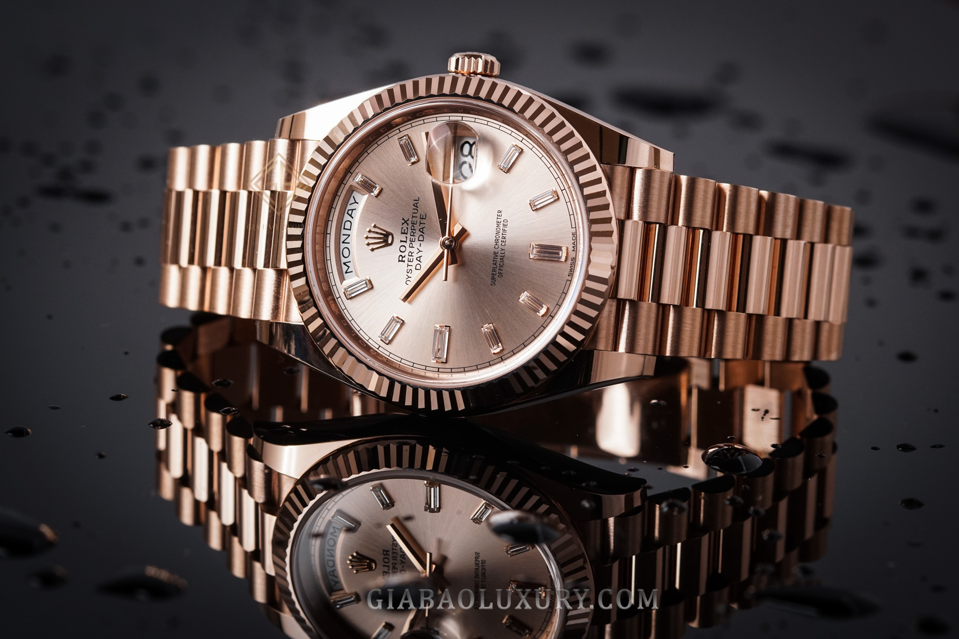 Review đồng hồ Rolex Day-Date 40 228235 mặt số Sundust