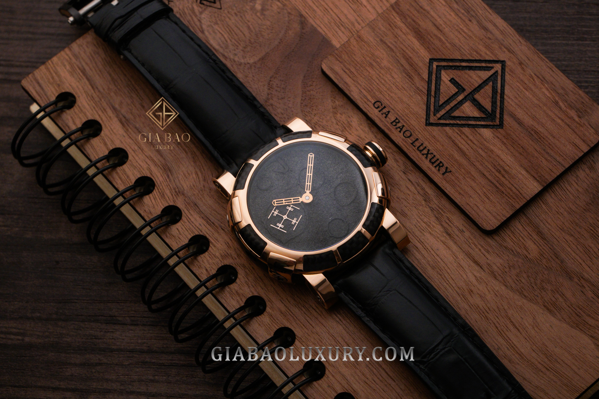 Review đồng hồ Romain Jerome Moondust Gold Mood Black