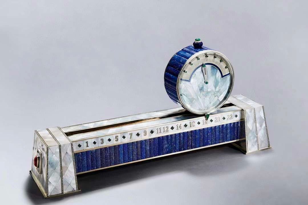 Piaget Retrograde Sliding Clock: Vẻ đẹp nghệ thuật lộng lẫy có giá 11,7 tỷ
