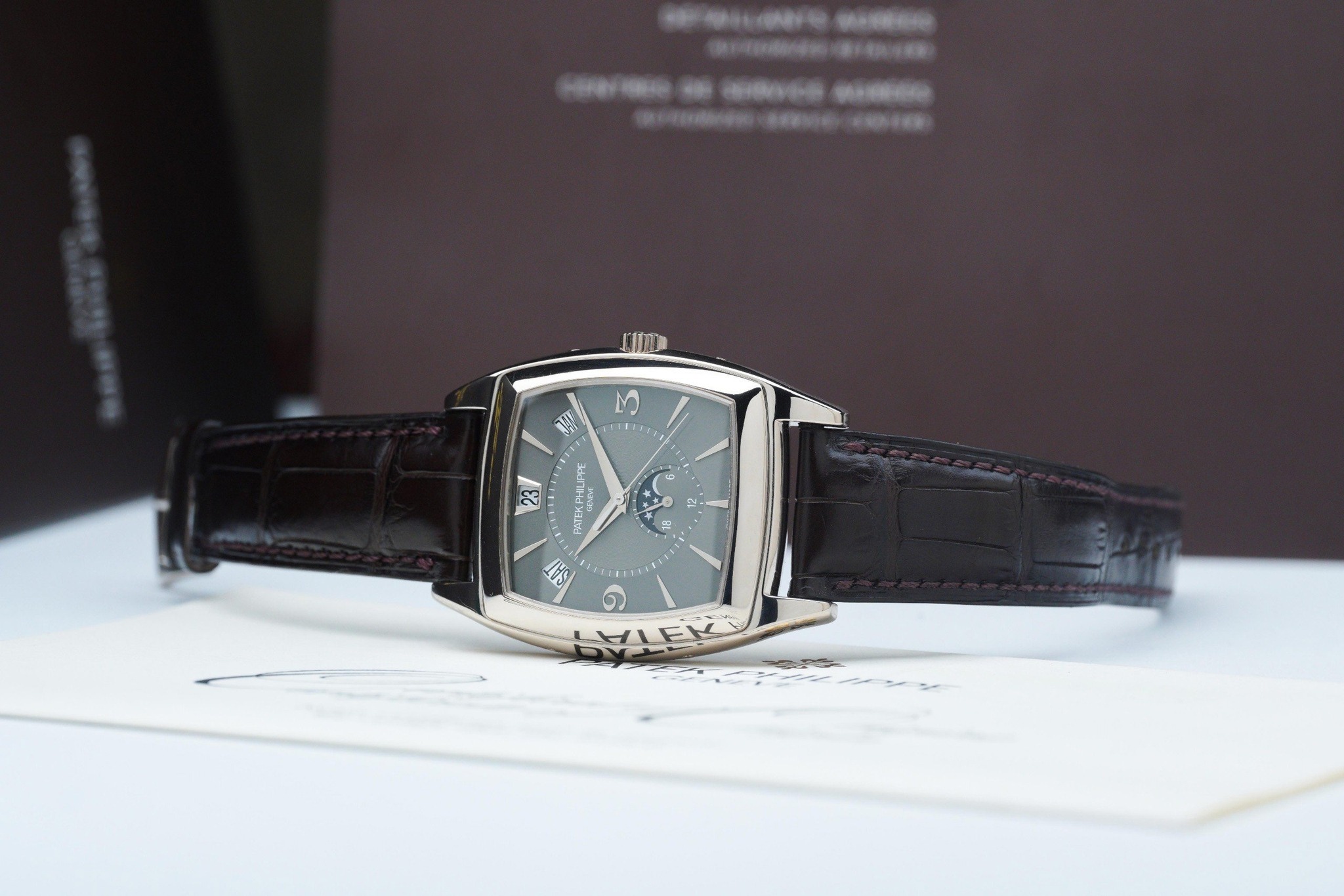 Review đồng hồ Patek Philippe Gondolo Calendario 5135G