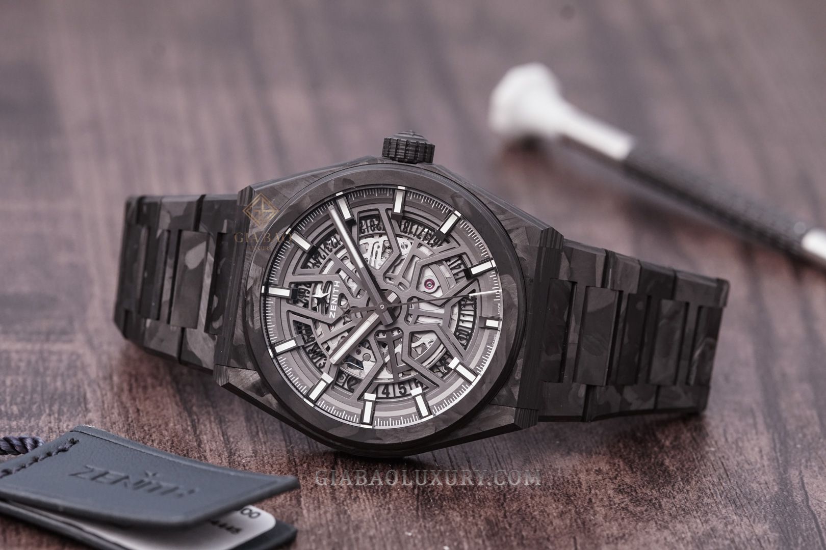 Review đồng hồ Zenith Defy Classic 10.9001.670/80.M9000