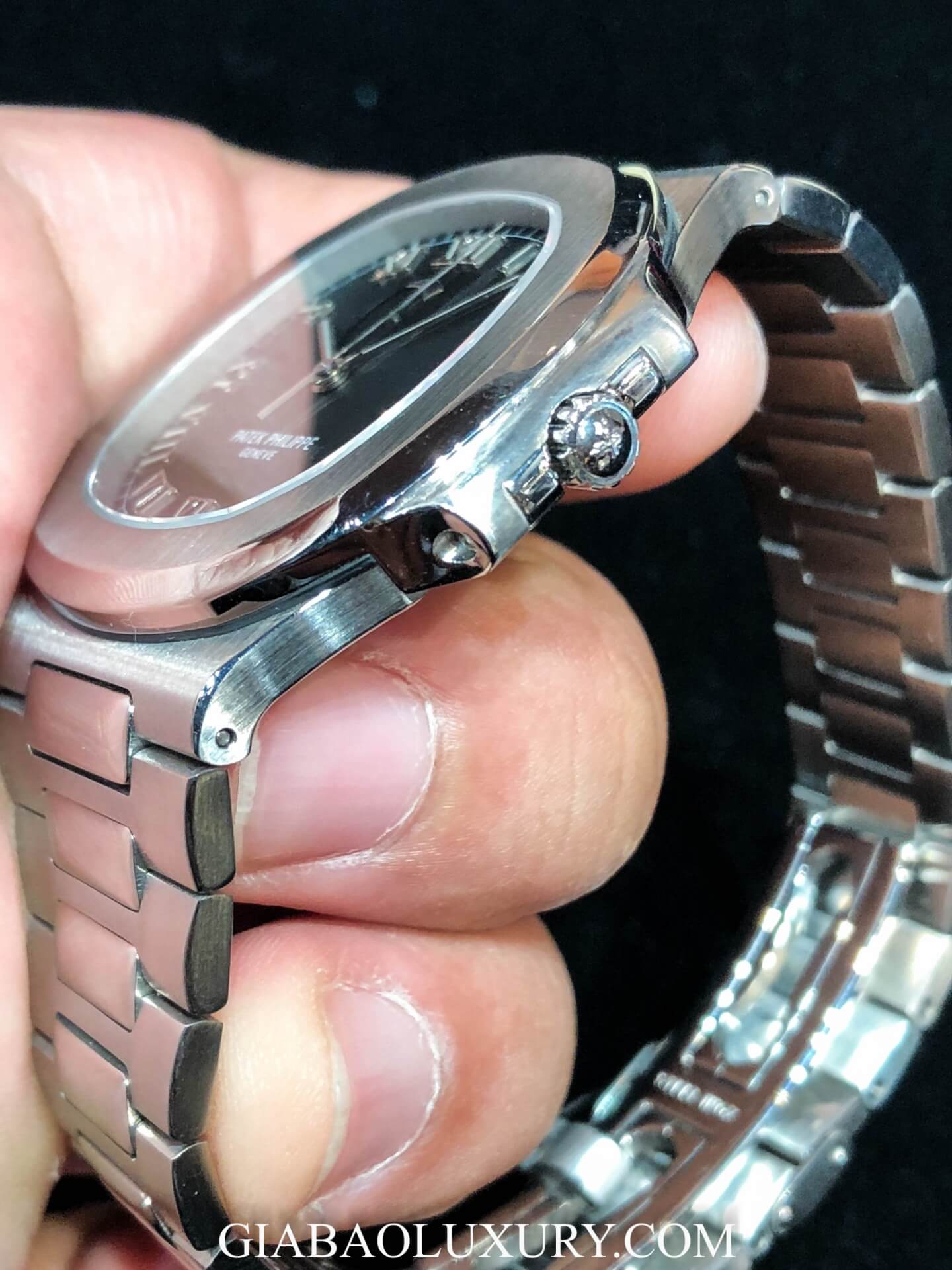 cạnh bên Patek Philippe Nautilus 3710/1A-001