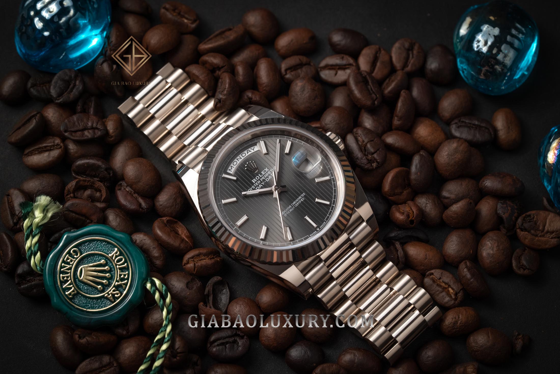 Đồng hồ Rolex Day-Date 228239 Mặt số Rhodium kẻ sọc