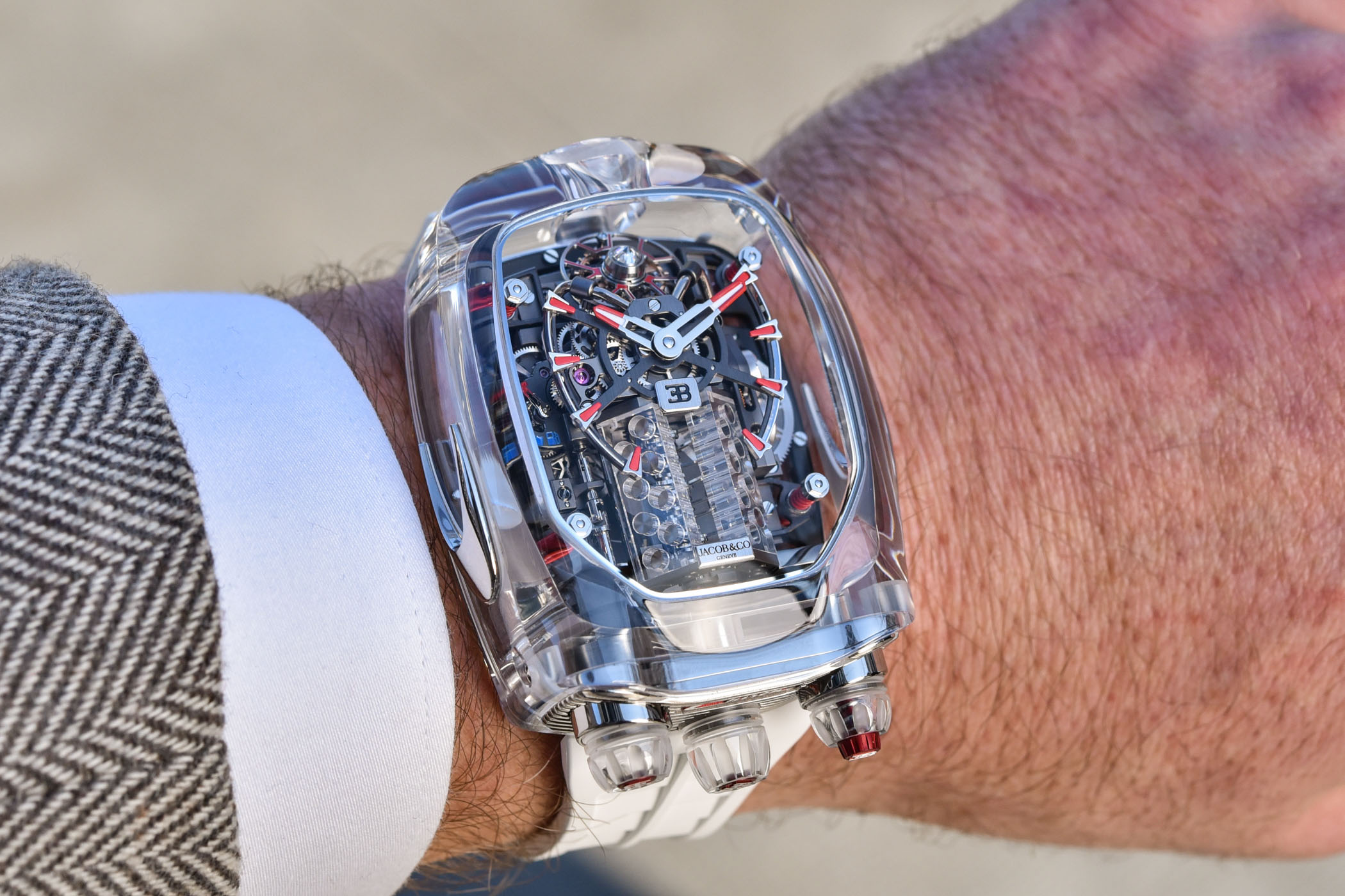 Giới thiệu đồng hồ Jacob & Co. Bugatti Chiron Tourbillon Sapphire Crystal Giới thiệu đồng hồ Jacob & Co. Bugatti Chiron Tourbillon Sapphire Crystal