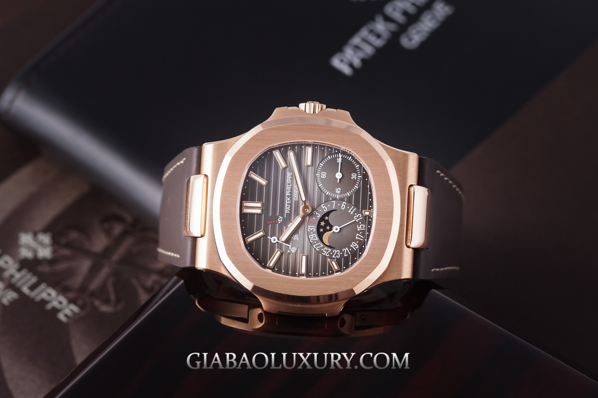 Review đồng hồ Patek Philippe Nautilus 5712R