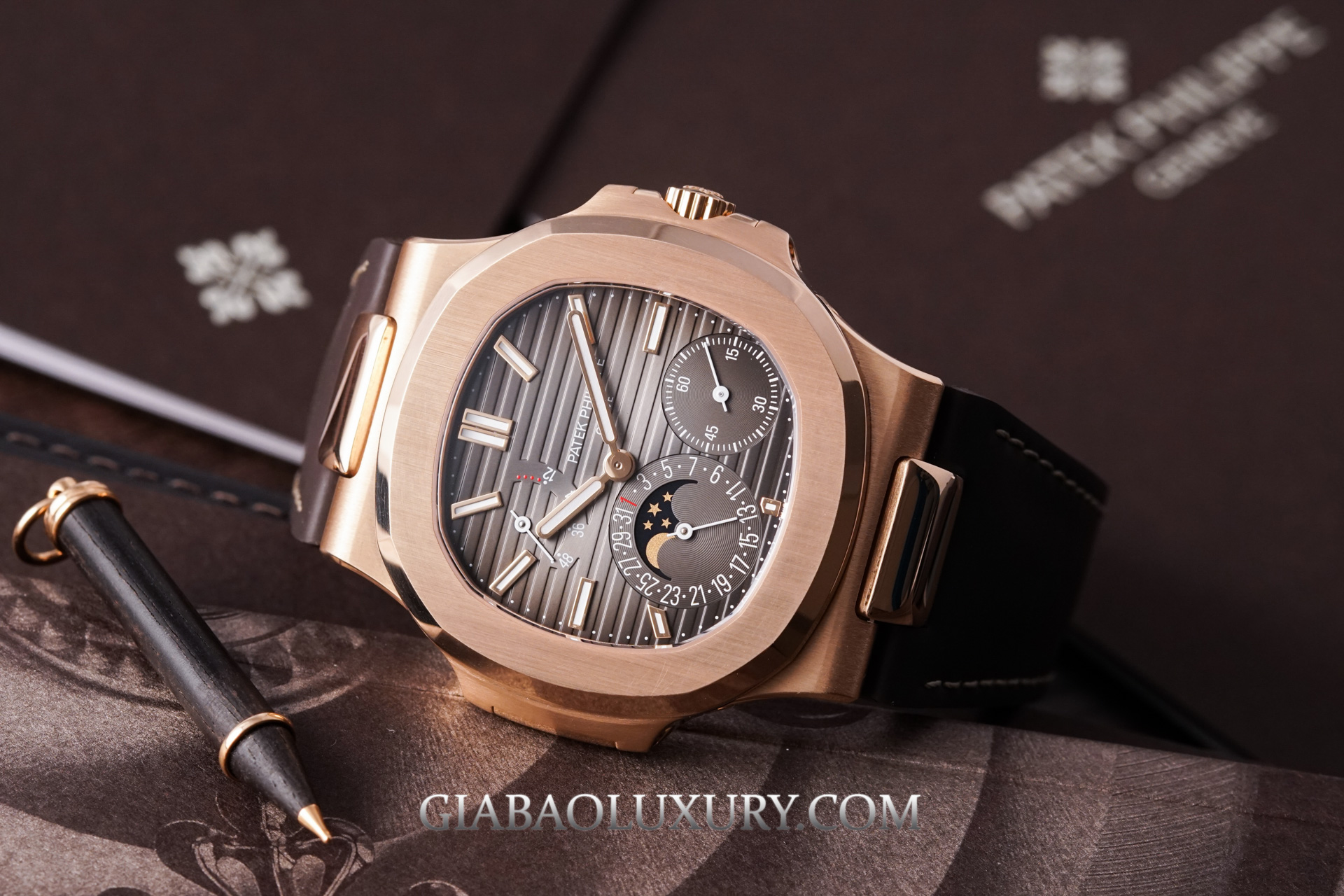 Review đồng hồ Patek Philippe Nautilus 5712R