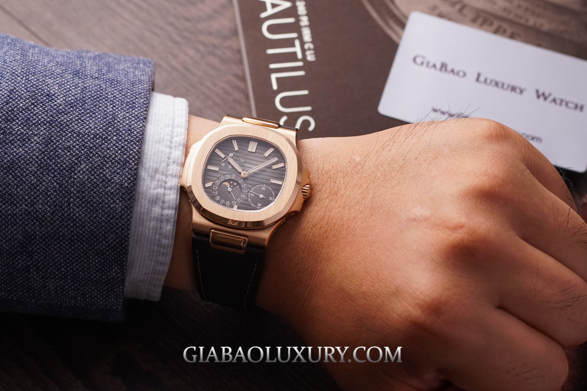 Review đồng hồ Patek Philippe Nautilus 5712R