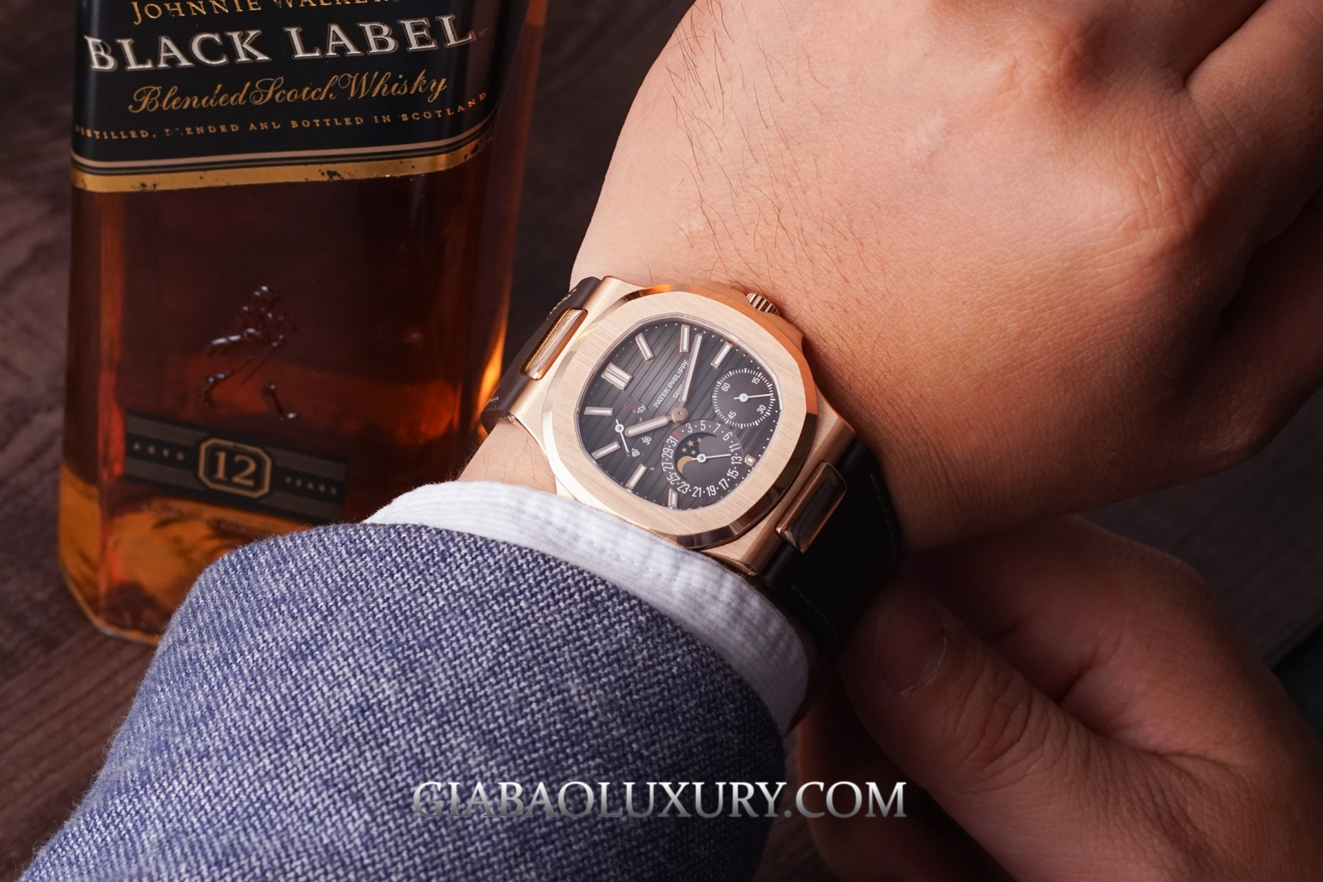 Review đồng hồ Patek Philippe Nautilus 5712R