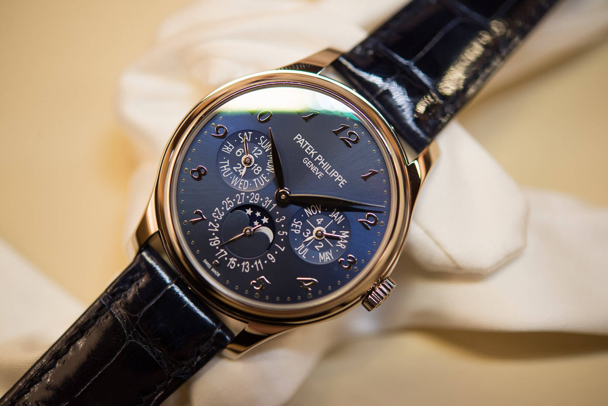 Giới thiệu đồng hồ Patek Philippe Grand Complications 5327 Perpetual Calendar