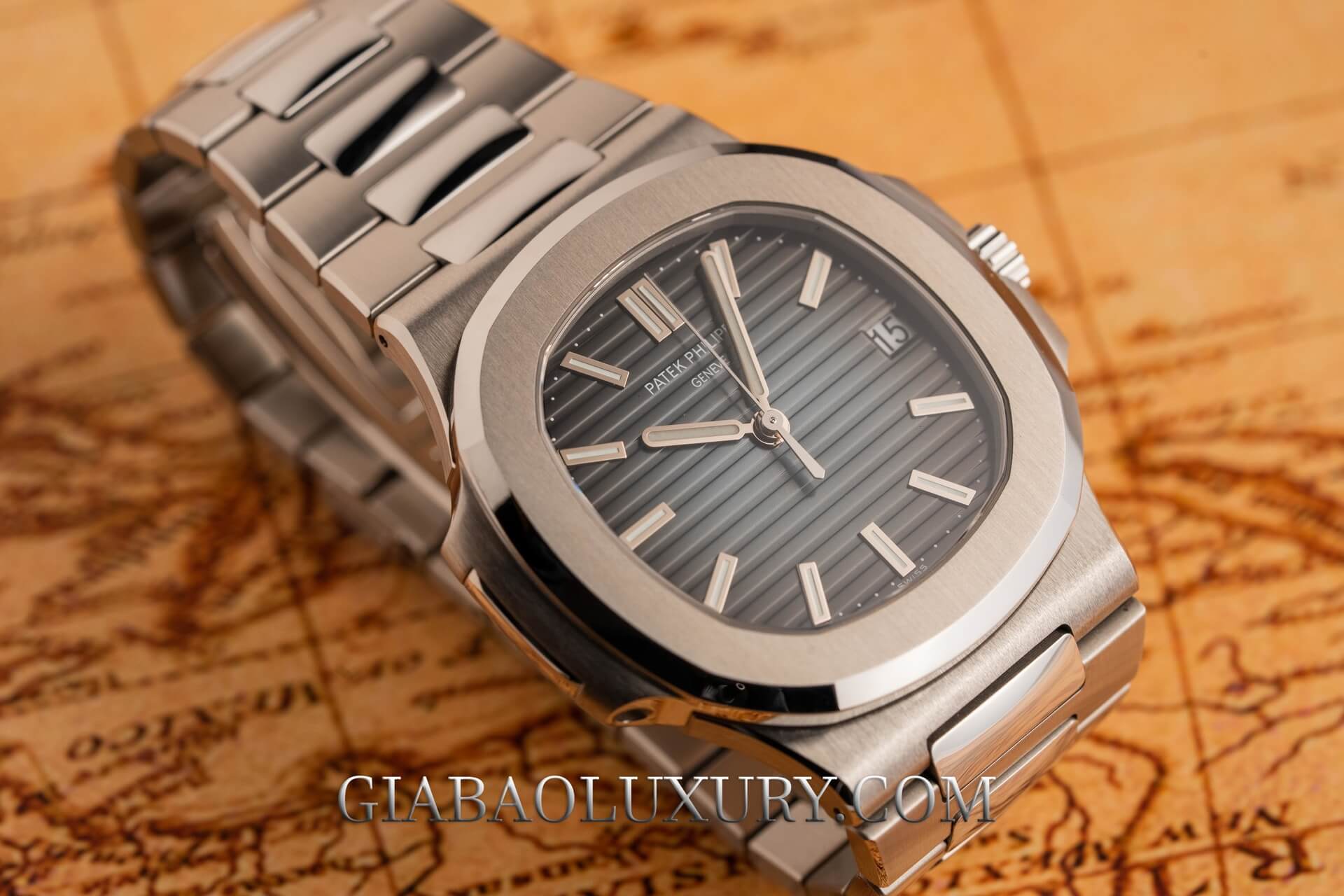 Đồng Hồ Patek Philippe Nautilus 5711/1A-010