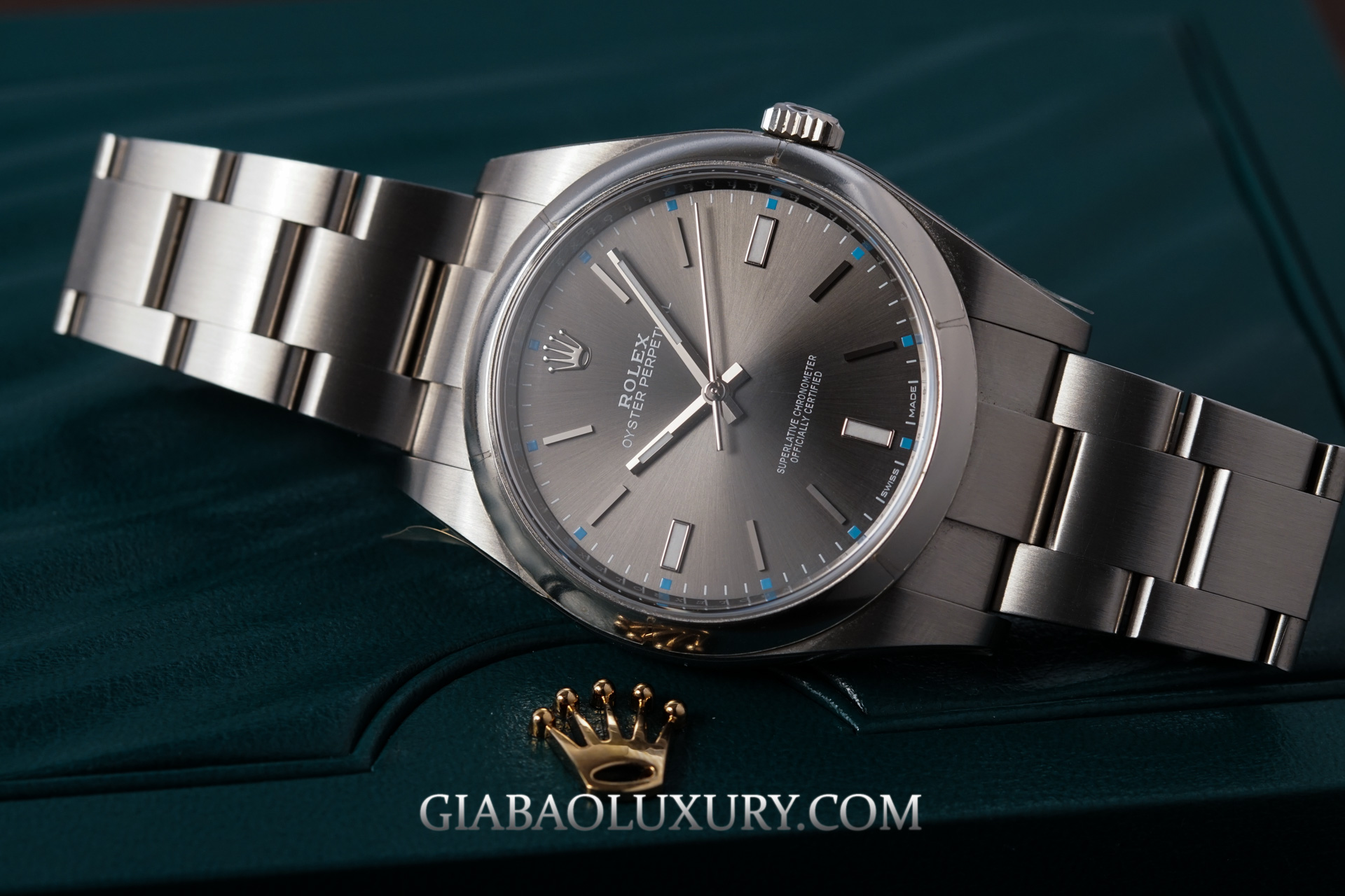 Đồng Hồ Rolex Oyster Perpetual 39 114300 Mặt Số Rhodium