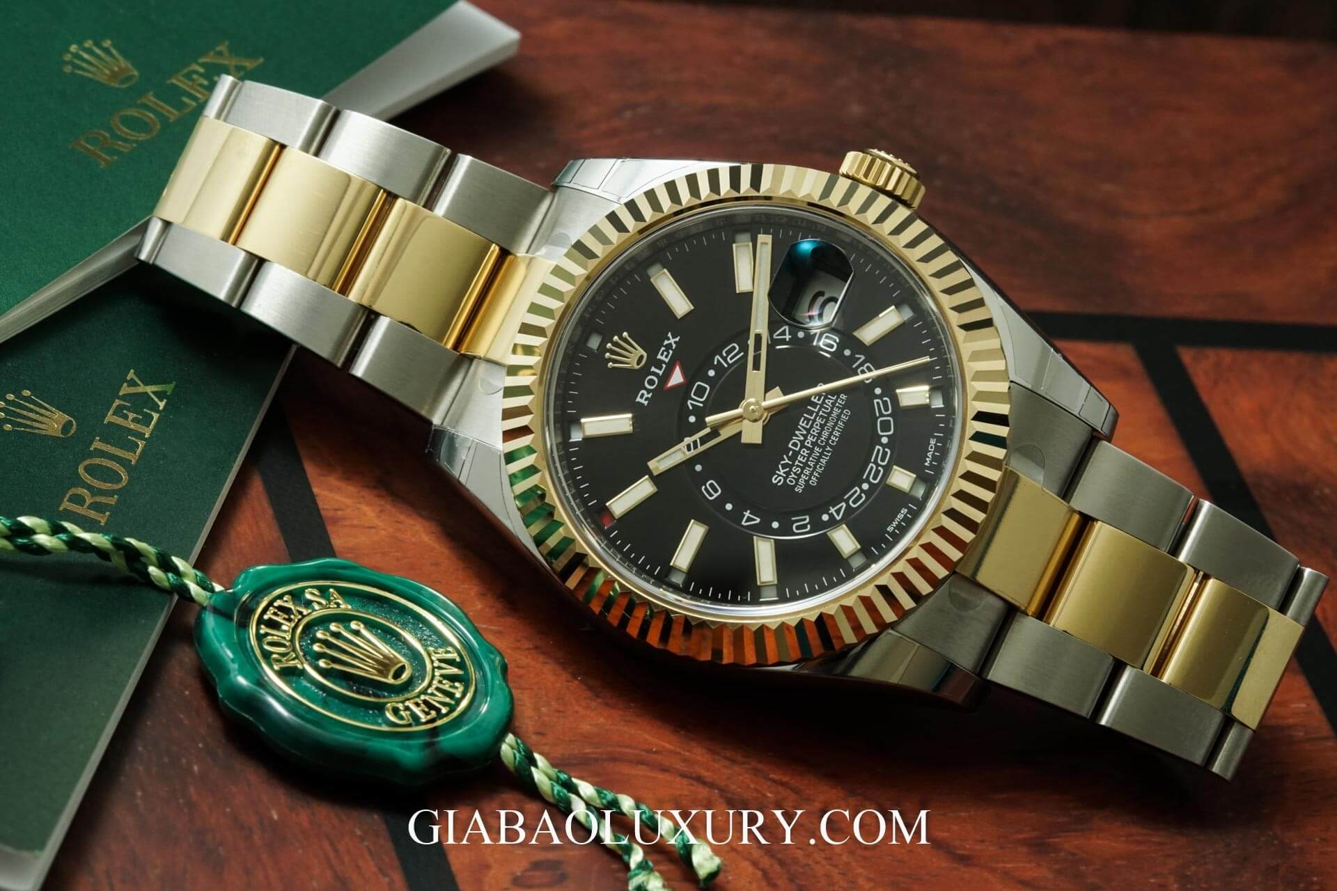 Đồng hồ Rolex Sky-Dweller demi vàng