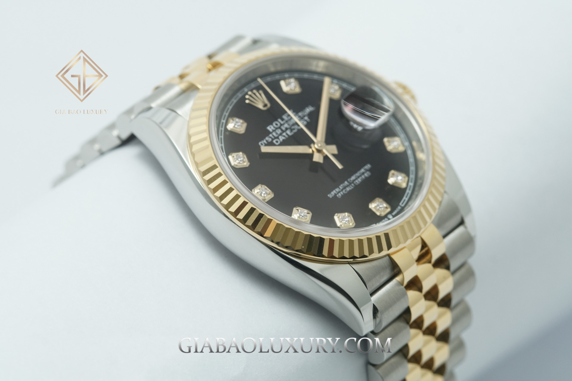 Đồng Hồ Rolex Datejust 36 126233 Mặt Số Đen Nạm Kim Cương
