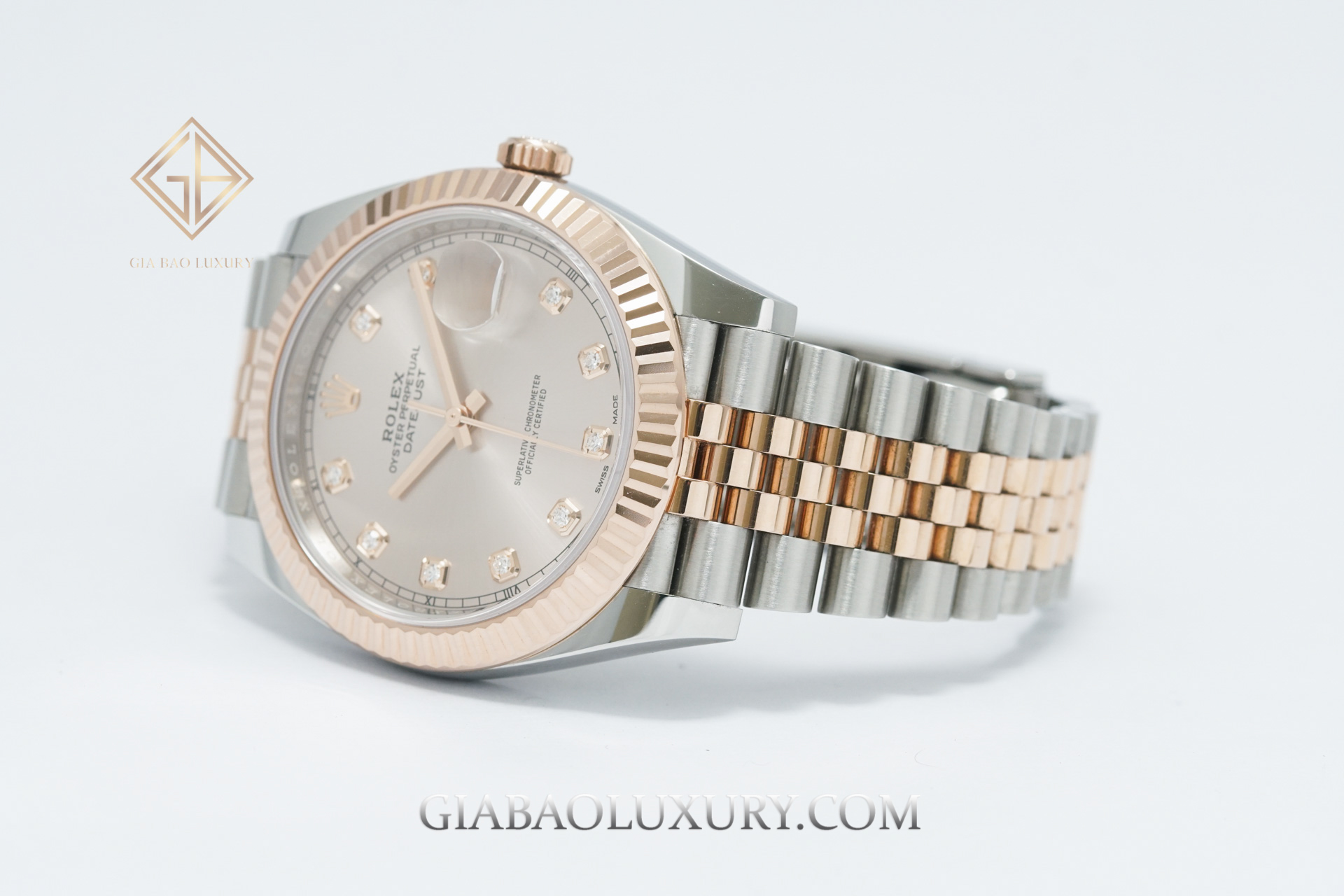 Đồng Hồ Rolex Datejust 41 126331 Mặt Số Sundust Nạm Kim Cương (Like New)