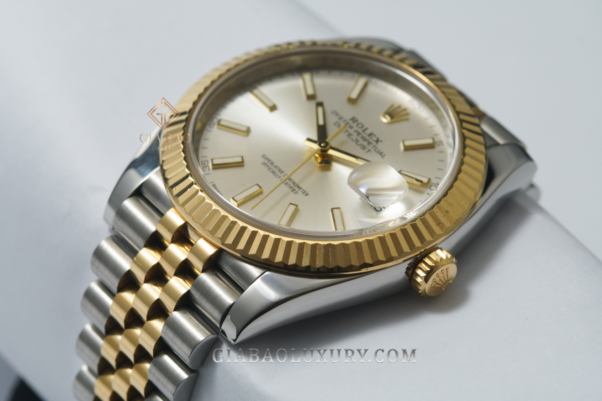 Đồng Hồ Rolex Datejust 41 126333 Mặt Số Bạc Cọc Số Dạ Quang