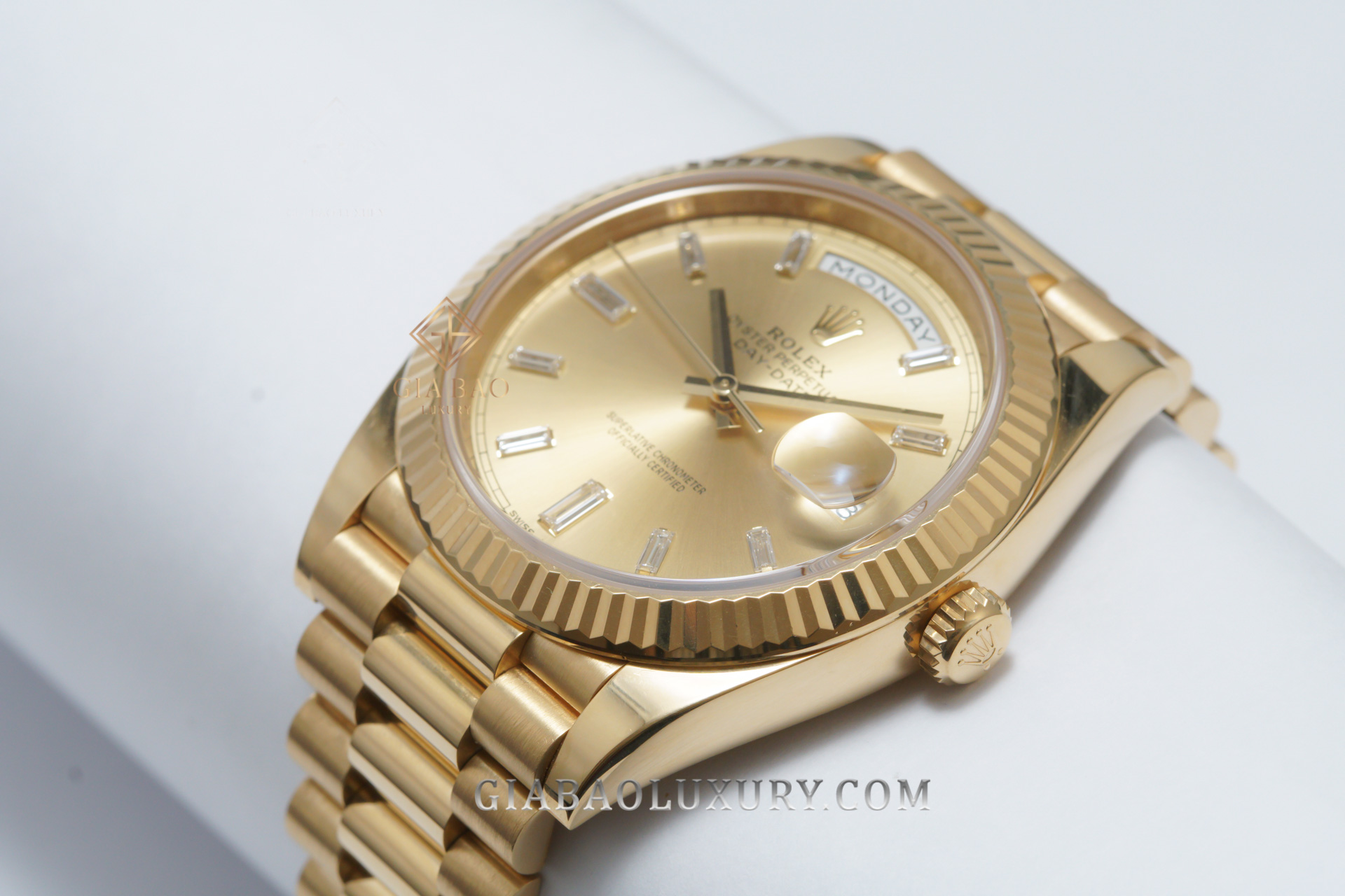 Đồng Hồ Rolex Day-Date 40 228238 Mặt Số Vàng Champagne Nạm Kim Cương (Used)