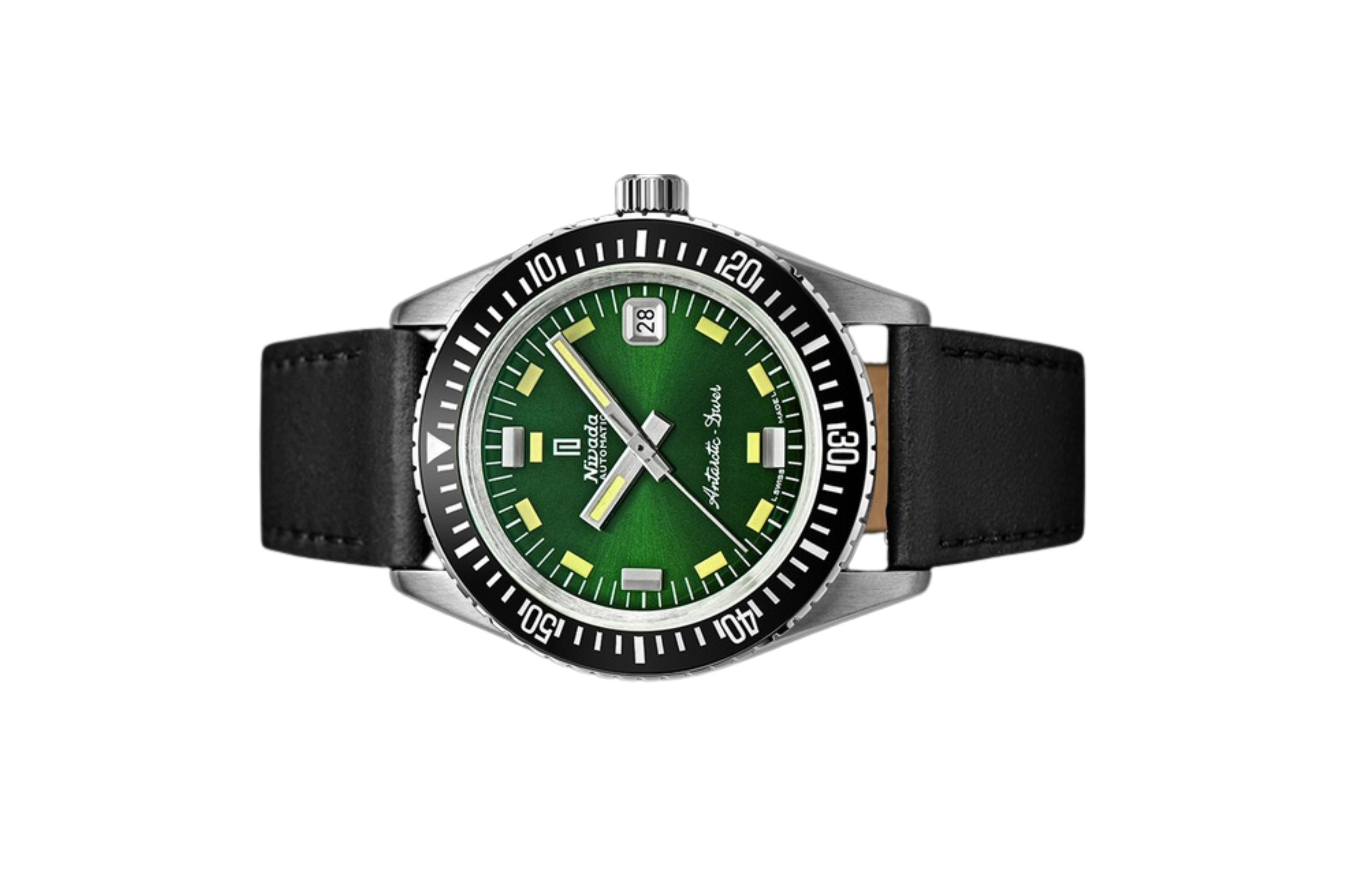 Đồng hồ đeo tay thương hiệu Nivada Grenchen, dòng sản phẩm Antarctic Diver, Ref num 32053A, mặt số xanh lá chải tia Sunray, size 38mm, máy tự động, vỏ bằng thép không gỉ 316L, dây da bò, mới 100%
