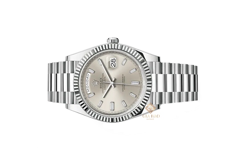 Đồng Hồ Rolex Day-Date 40 228236 Mặt Số Bạc Cọc Số Kim Cương Baguette