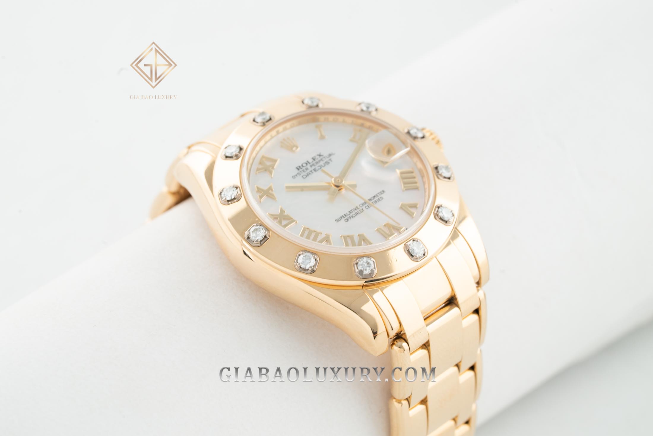 Đồng Hồ Rolex Pearlmaster 34 81318 Mặt Số Vỏ Trai Trắng Cọc Số La Mã