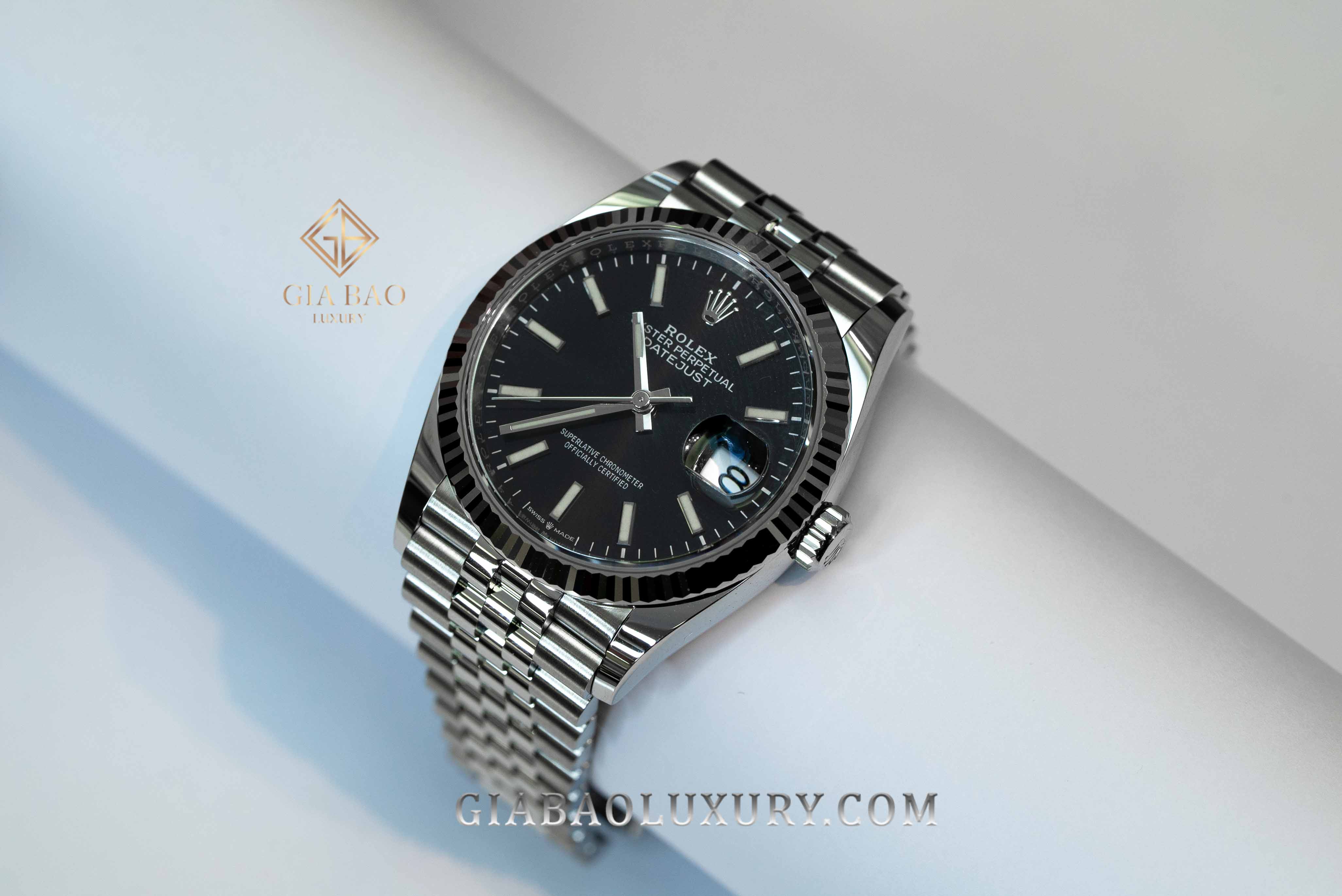 Đồng Hồ Rolex Datejust 36 126234 Mặt Số Đen Cọc Số Dạ Quang (Like New)