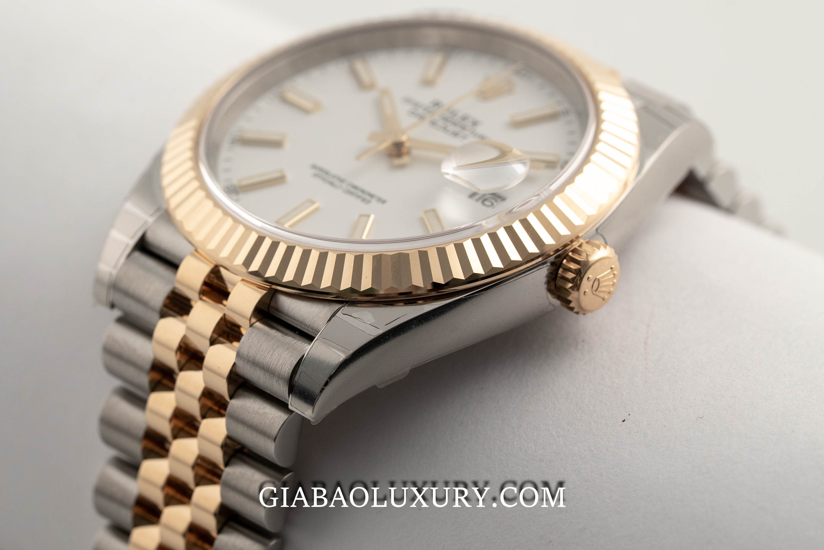 Đồng Hồ Rolex Datejust 41 126333 Mặt Số Trắng Cọc Dạ Quang