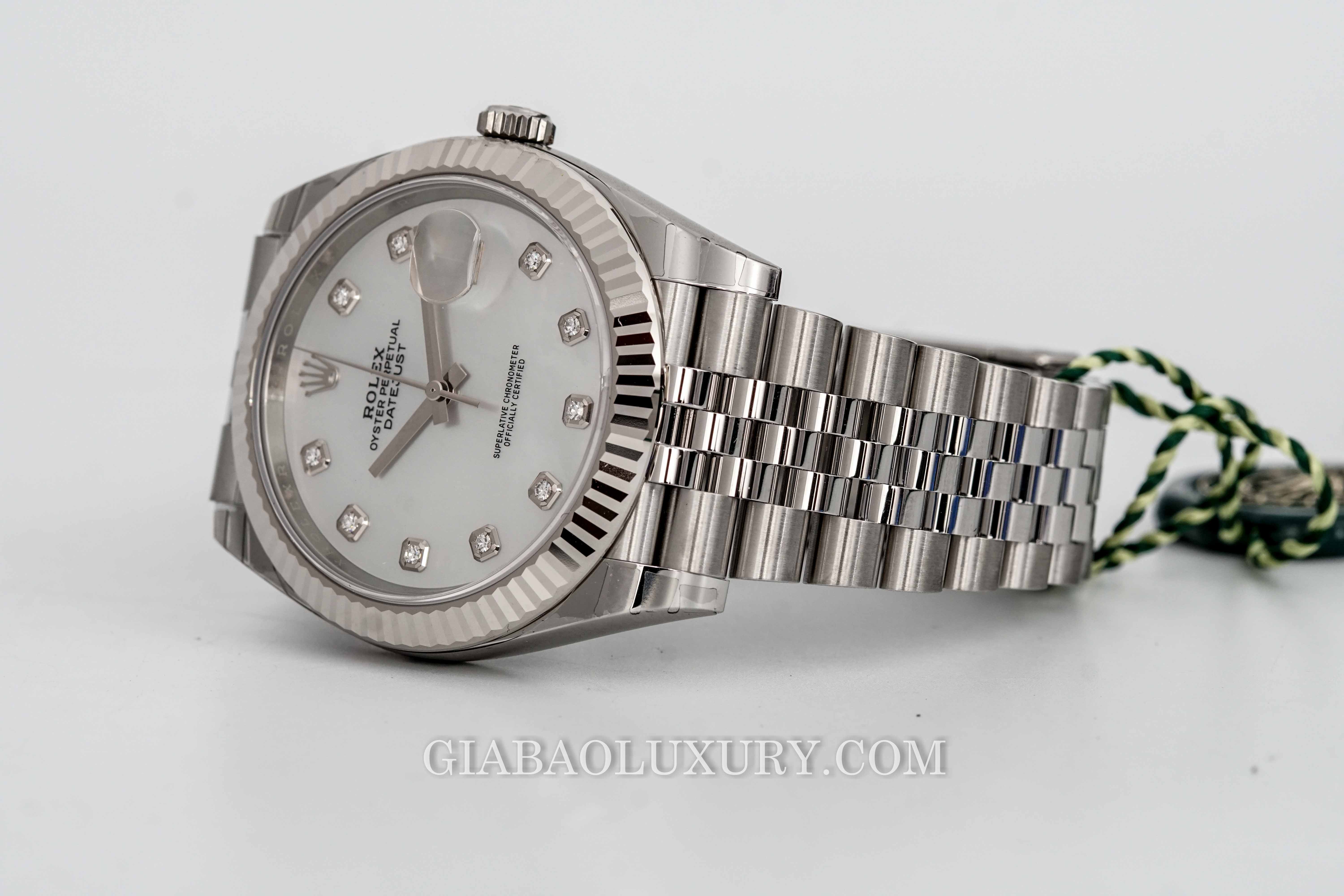 Đồng Hồ Rolex Datejust 41 126334 Mặt Số Vỏ Trai Trắng