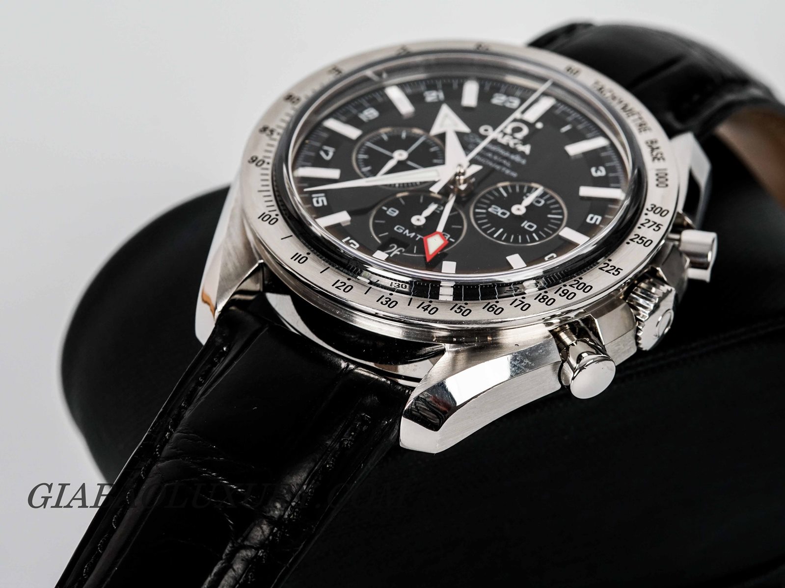 Đồng Hồ Omega Speedmaster Broad Arrow Co-Axial GMT Chronograph 44.25mm 3881.50.37