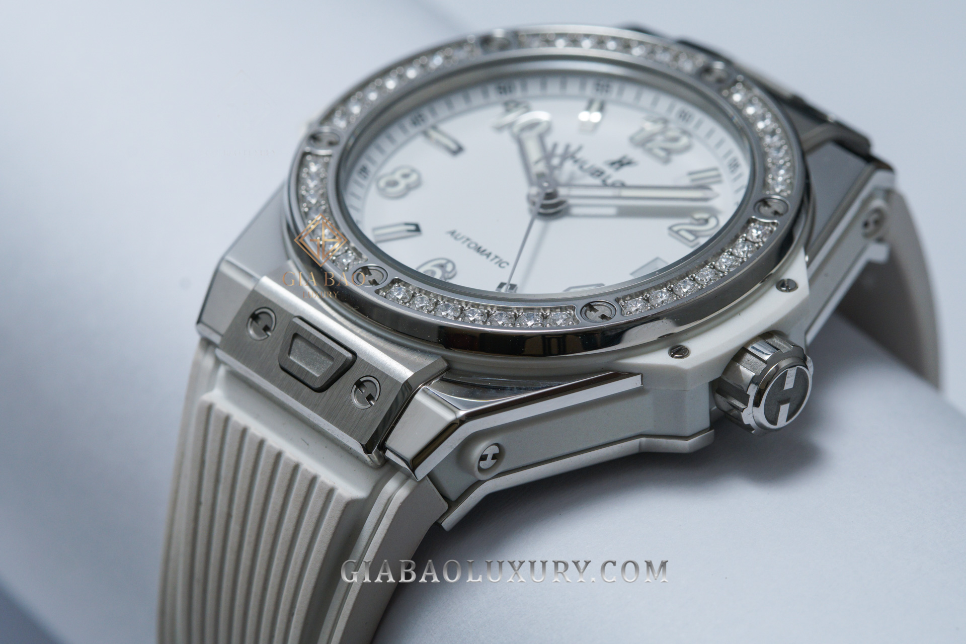 Đồng Hồ Hublot Big Bang One Click Steel White Diamonds 39mm 465.SE.2010.RW.1204