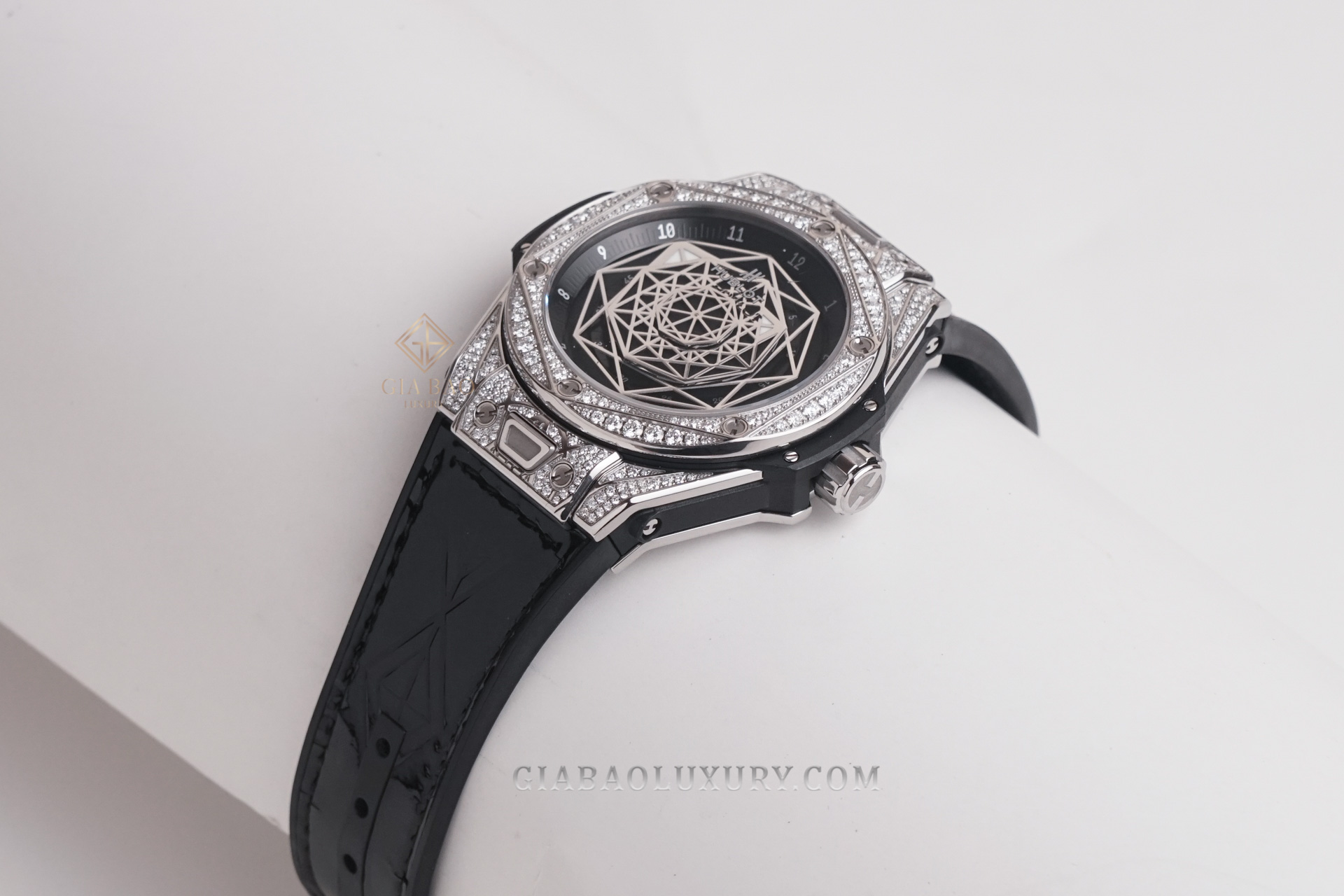 Đồng Hồ Hublot Big Bang 465.SS.1117.VR.1704.MXM18 (Like New)