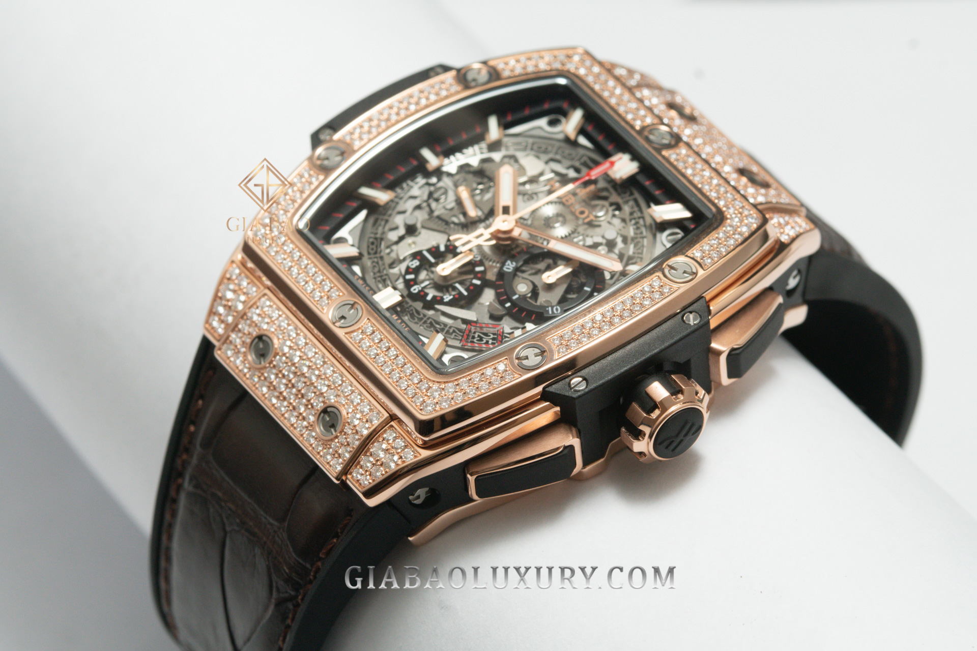 Đồng Hồ Hublot Spirit Of Big Bang King Gold Pavé 42mm 641.OX.0183.LR.1704